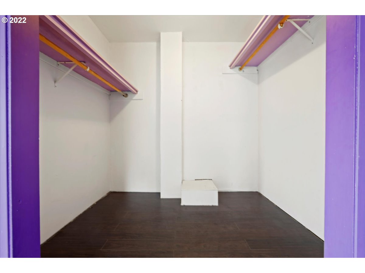 2428 E 11TH