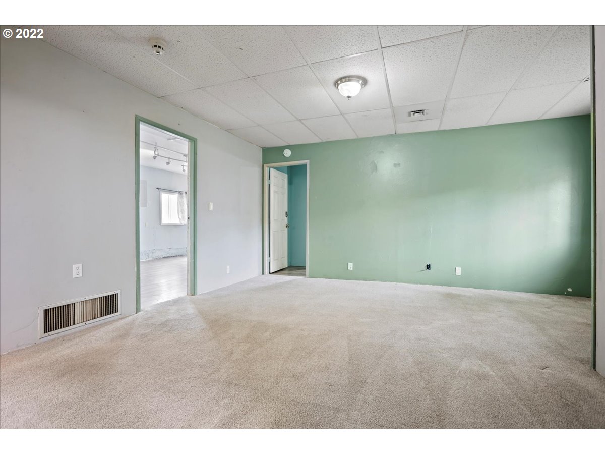 2428 E 11TH