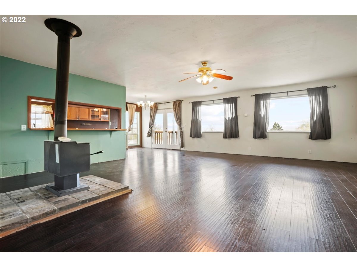2428 E 11TH