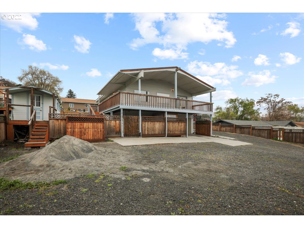 2428 E 11TH
