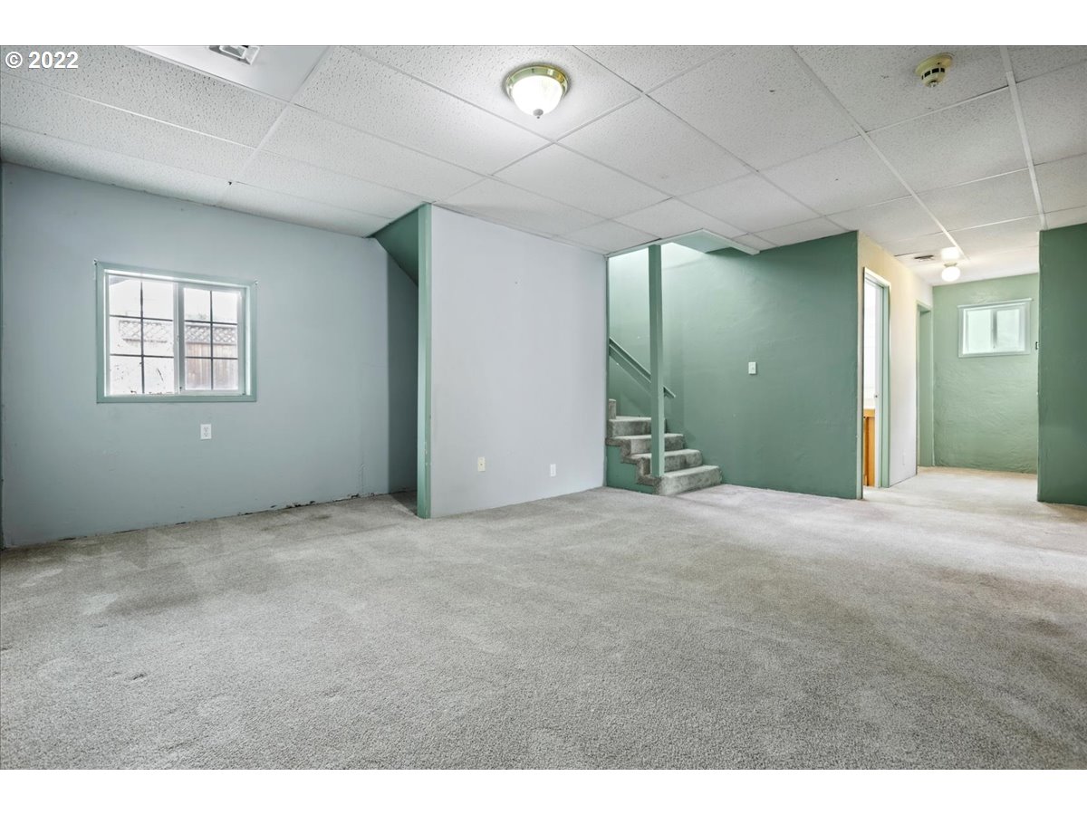 2428 E 11TH