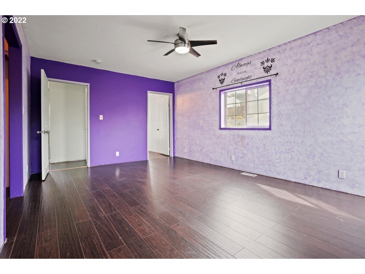 2428 E 11TH