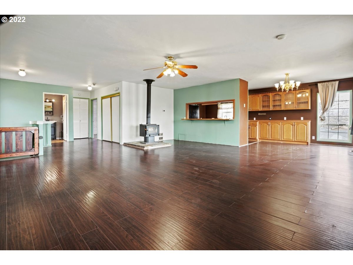 2428 E 11TH
