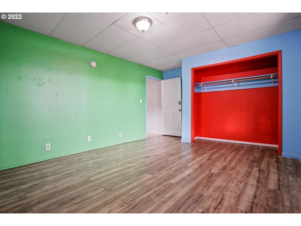 2428 E 11TH