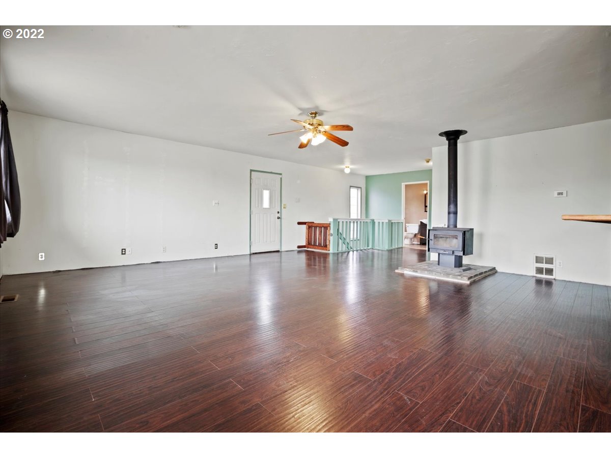 2428 E 11TH