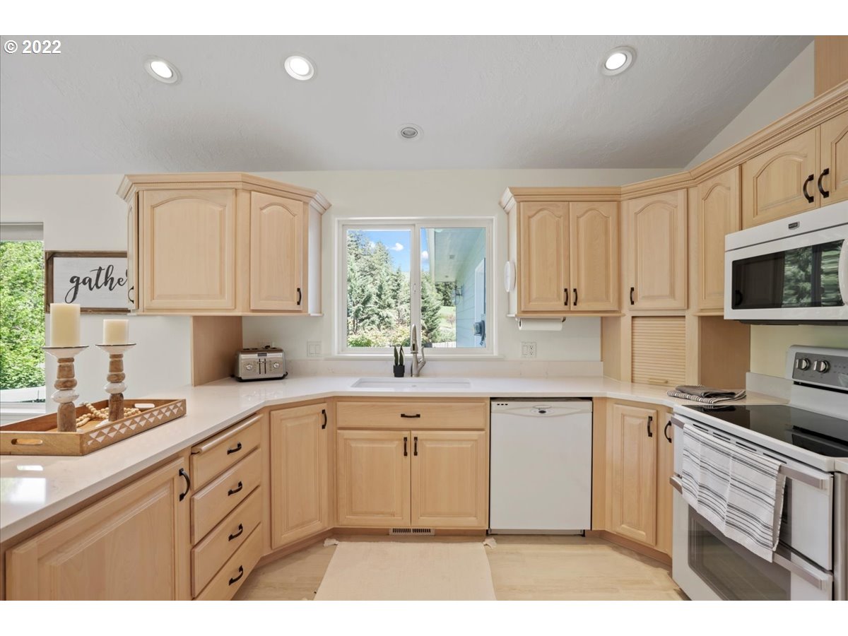 19 WALLACE DR