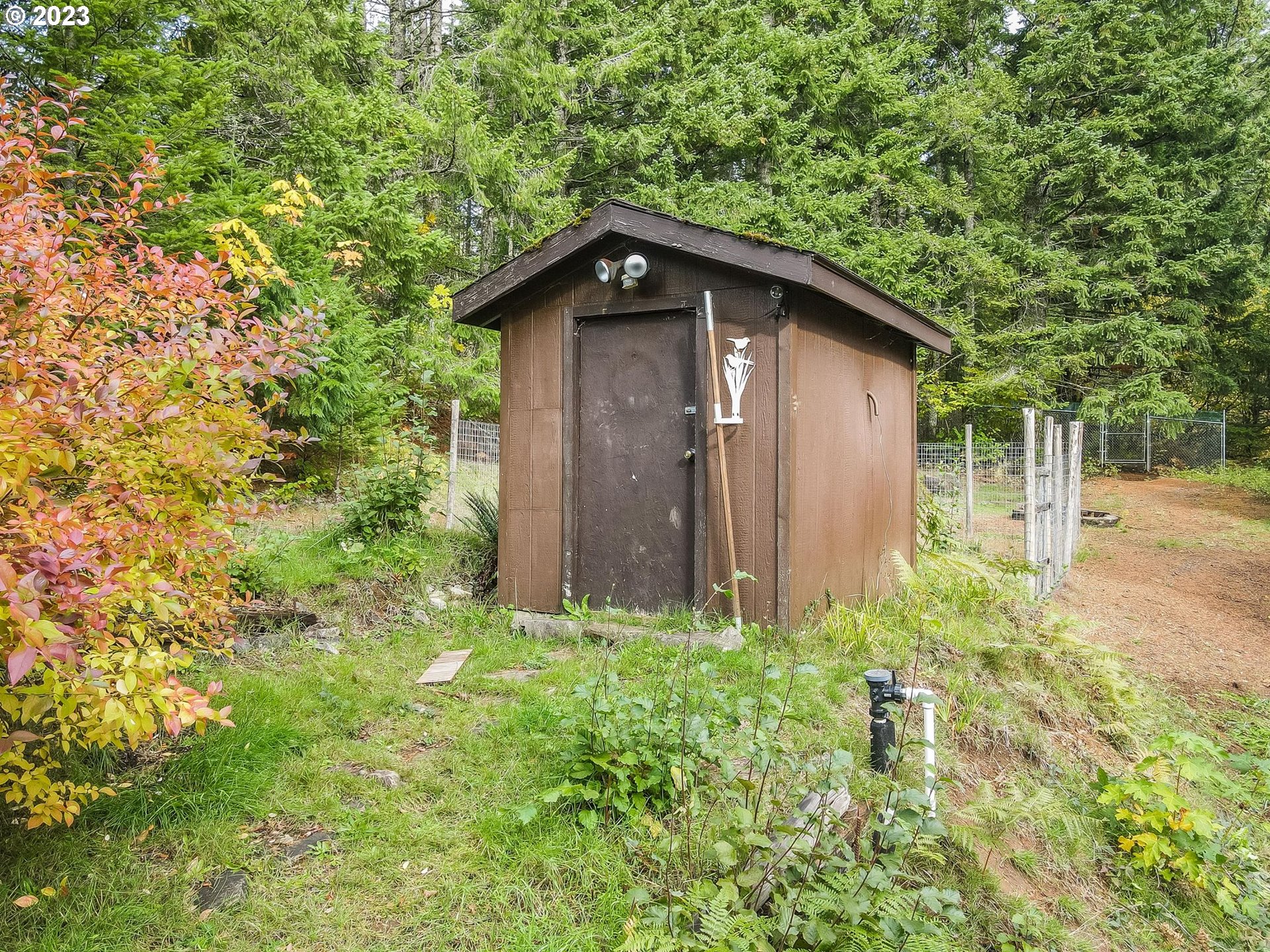 2242 LOOP RD