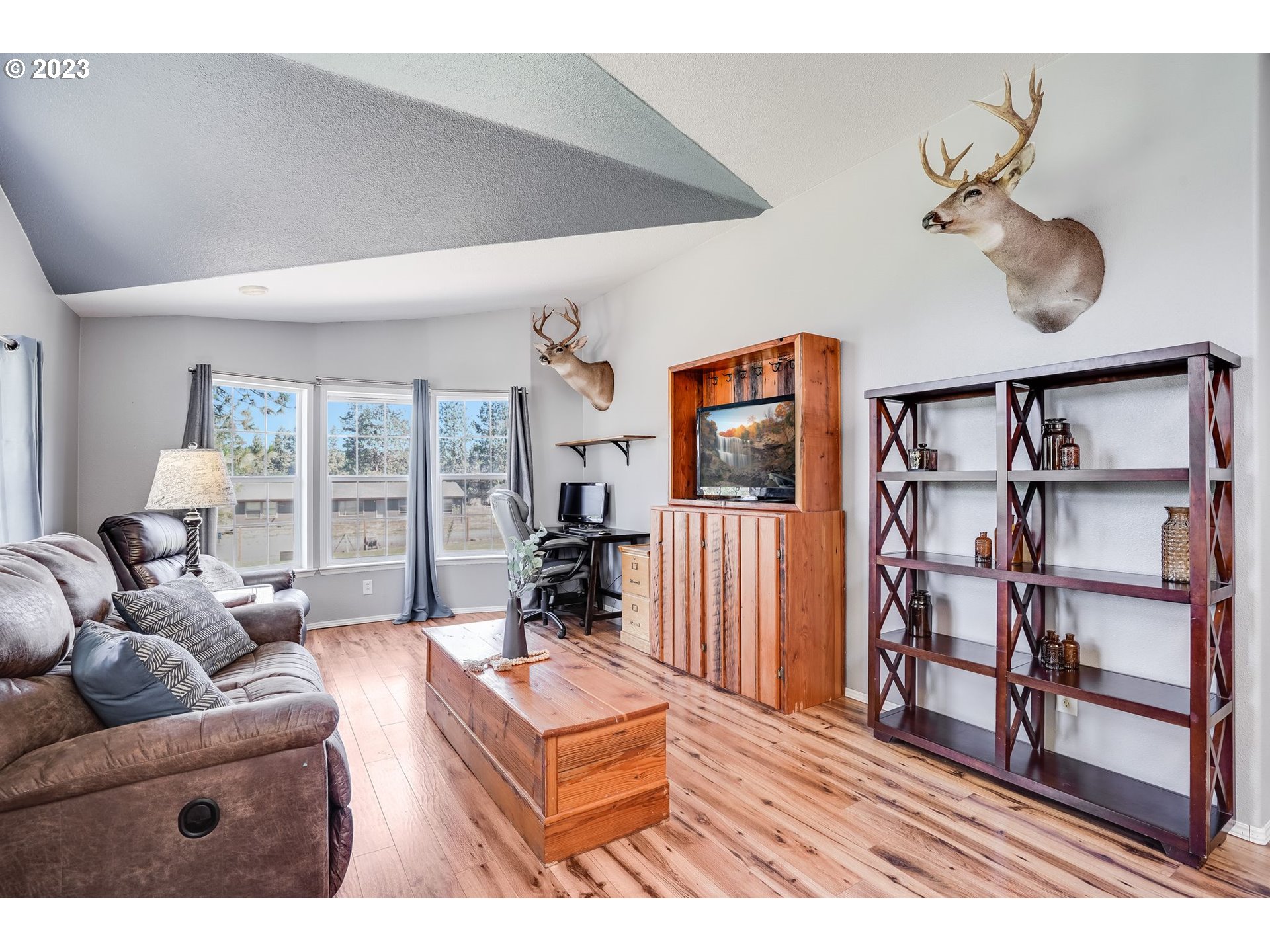 6 FAIRWAY DR