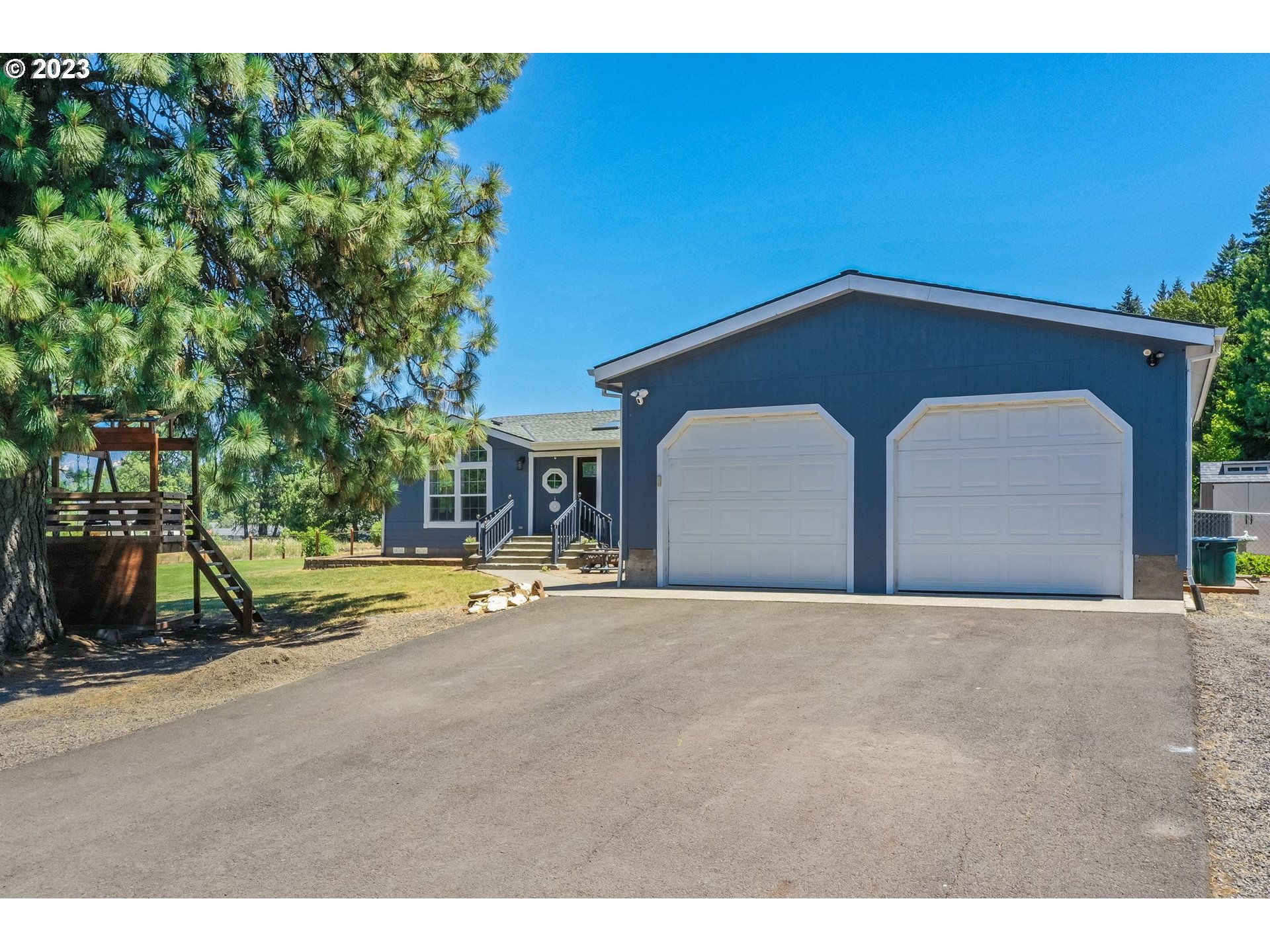 6 FAIRWAY DR