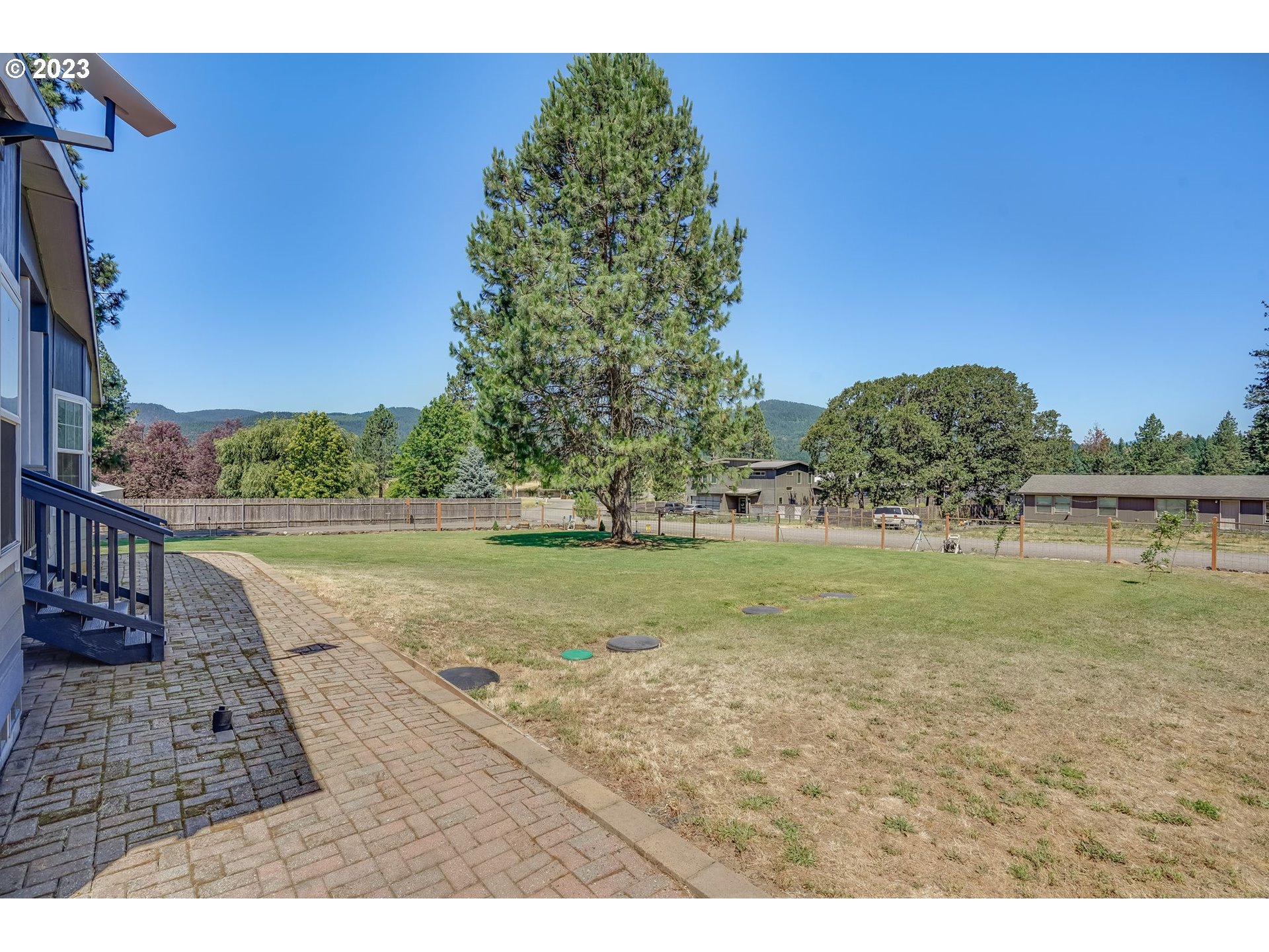 6 FAIRWAY DR