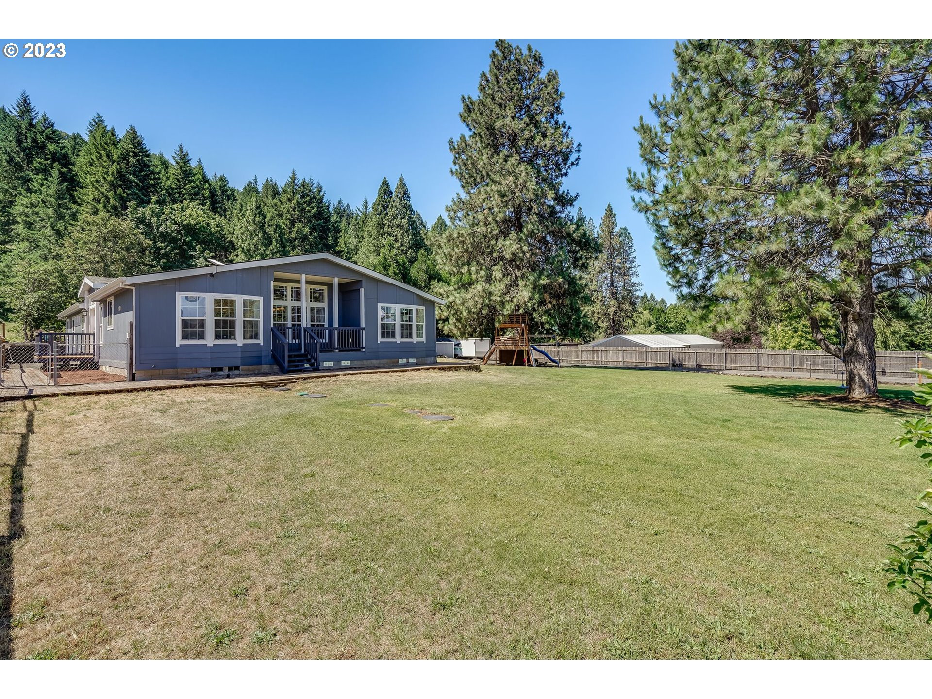 6 FAIRWAY DR