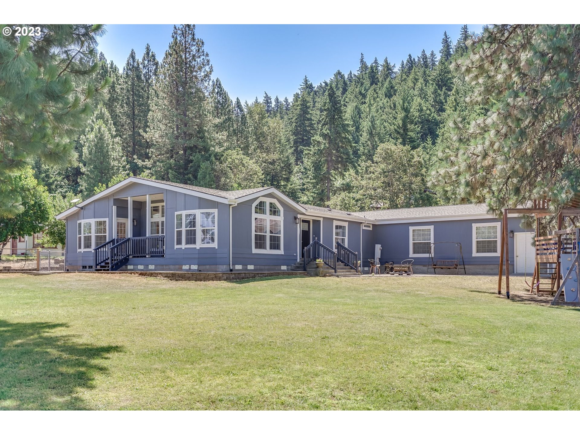 6 FAIRWAY DR