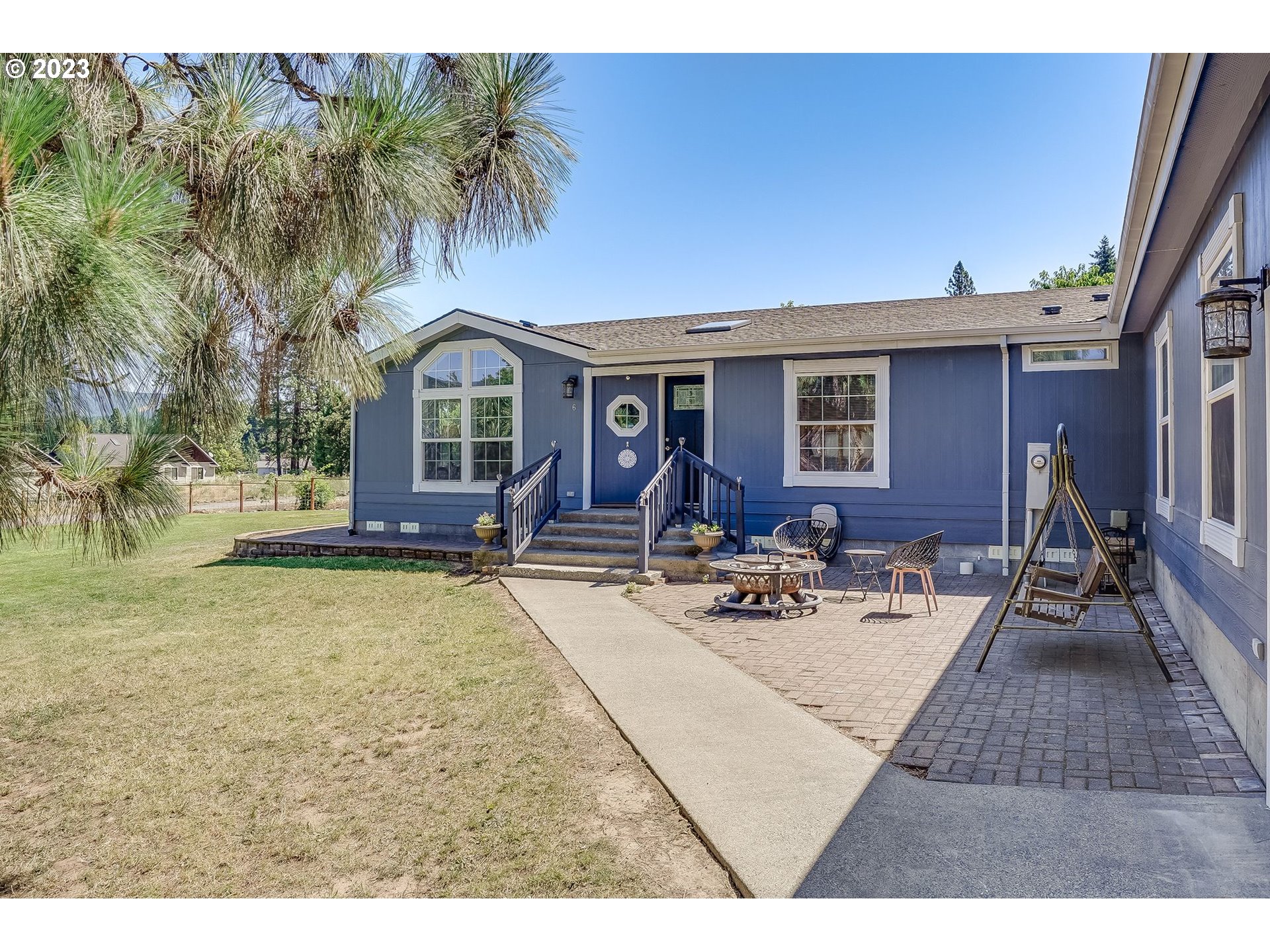 6 FAIRWAY DR