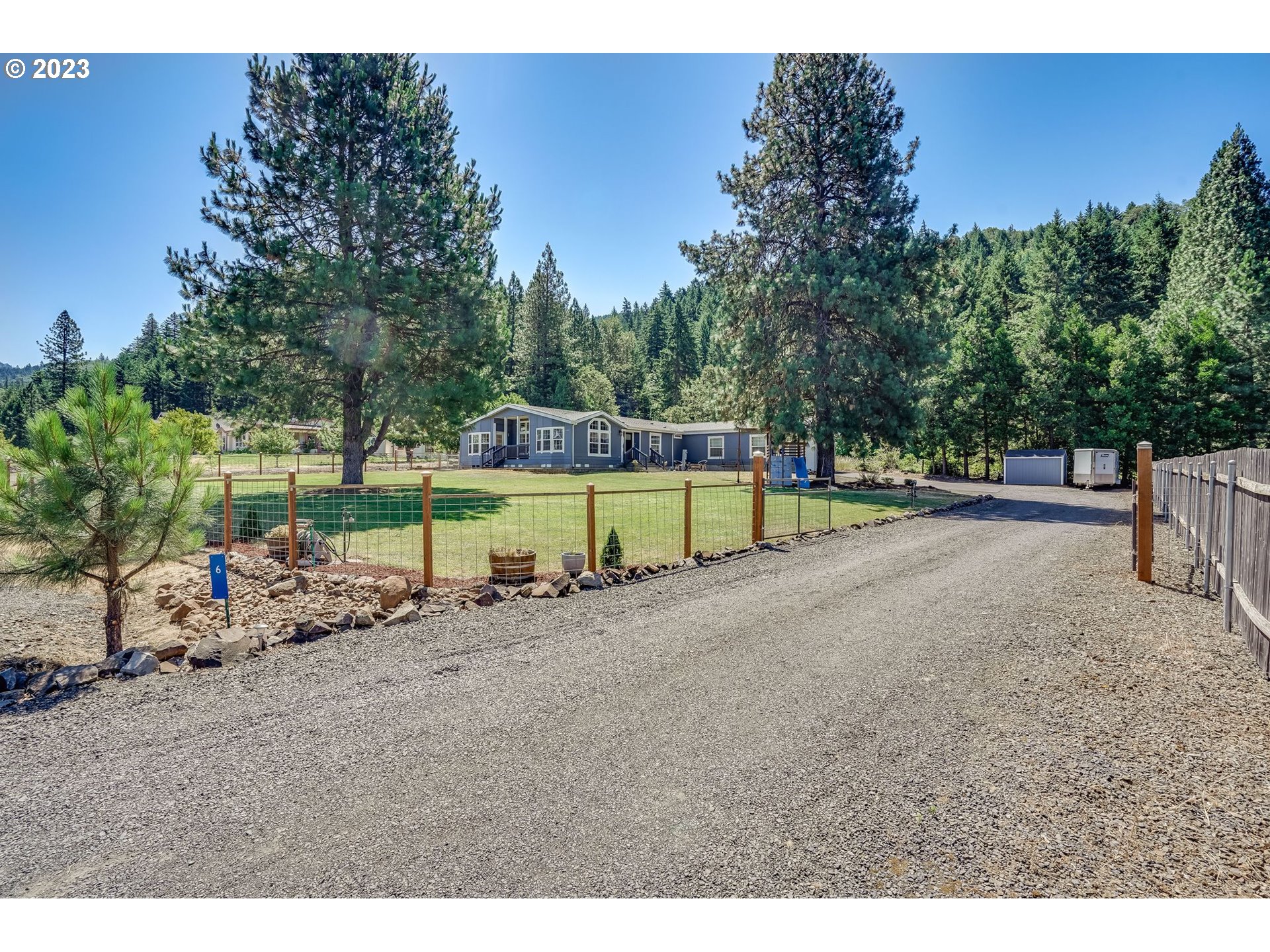 6 FAIRWAY DR