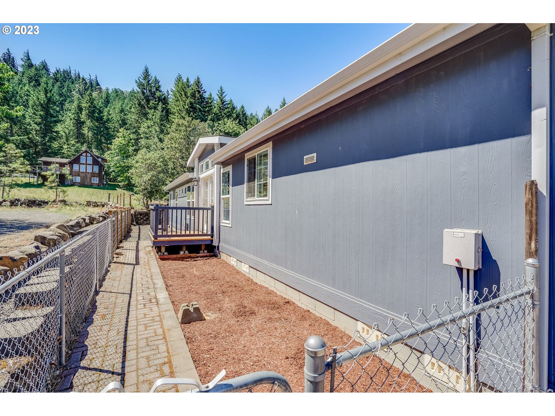 6 FAIRWAY DR