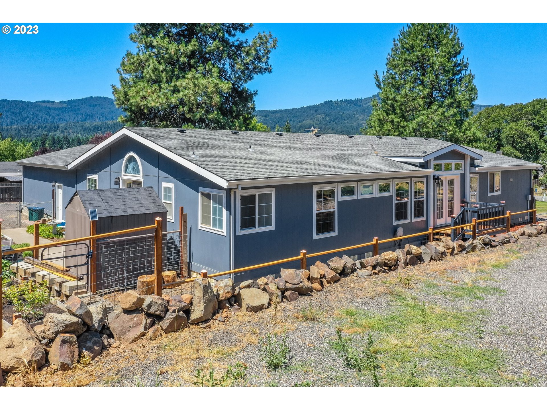 6 FAIRWAY DR