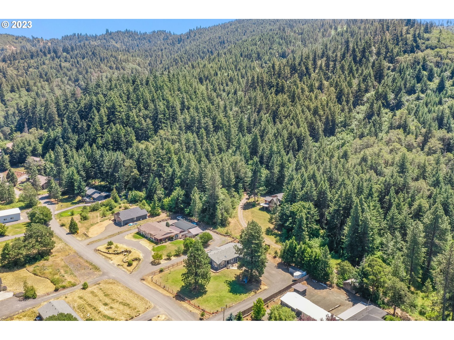 6 FAIRWAY DR