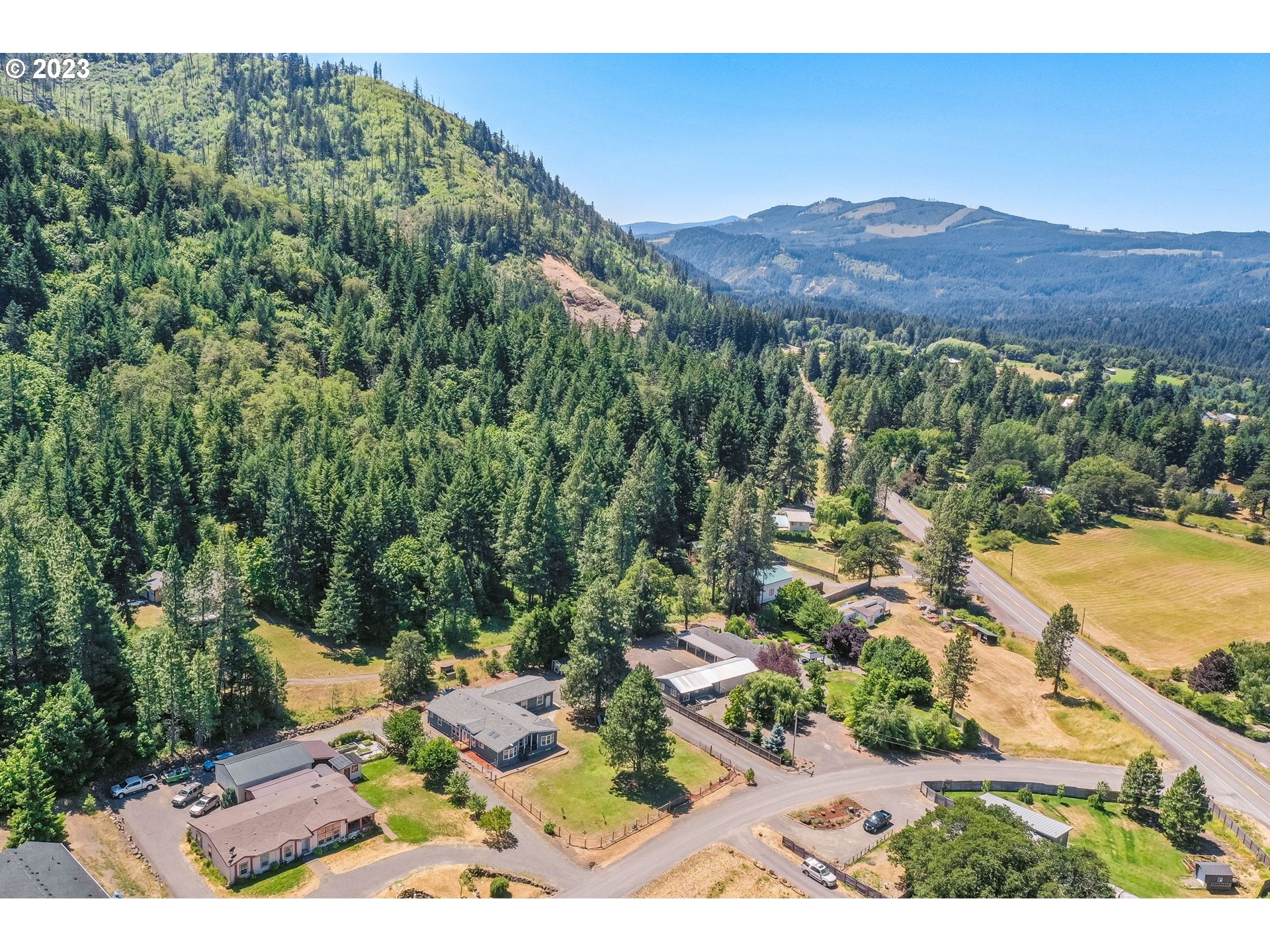 6 FAIRWAY DR