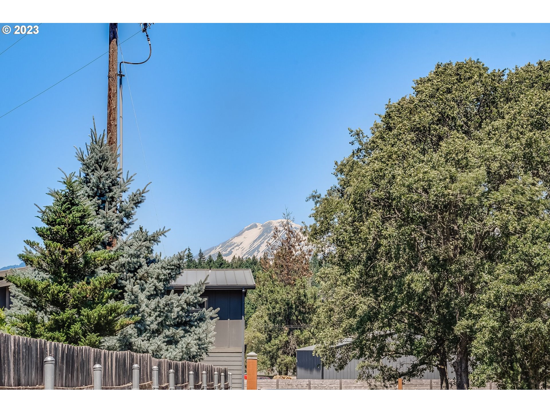 6 FAIRWAY DR