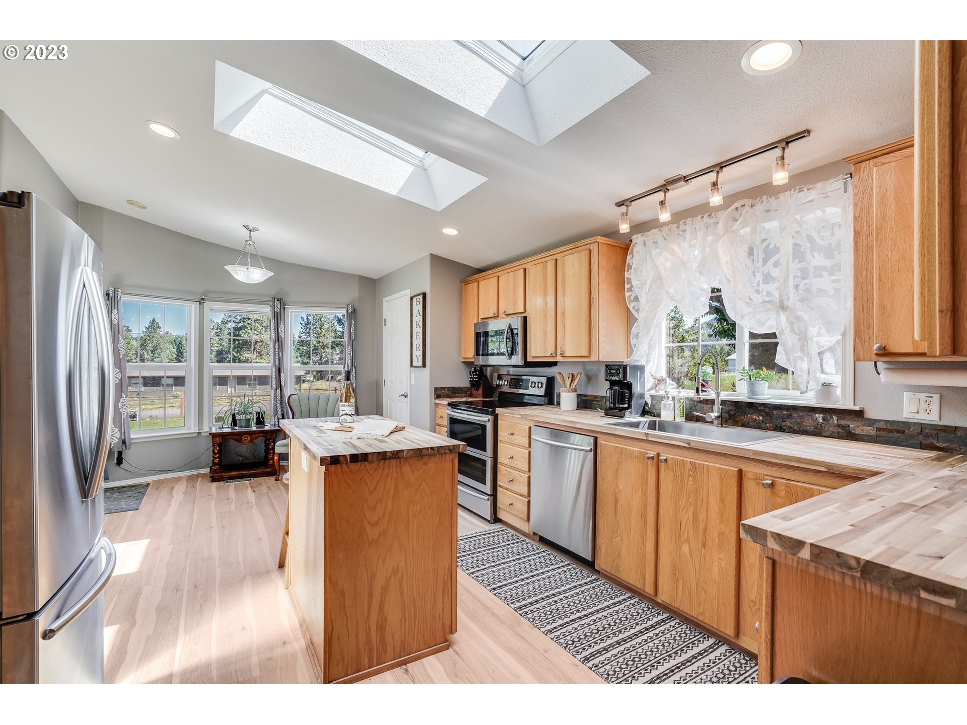 6 FAIRWAY DR