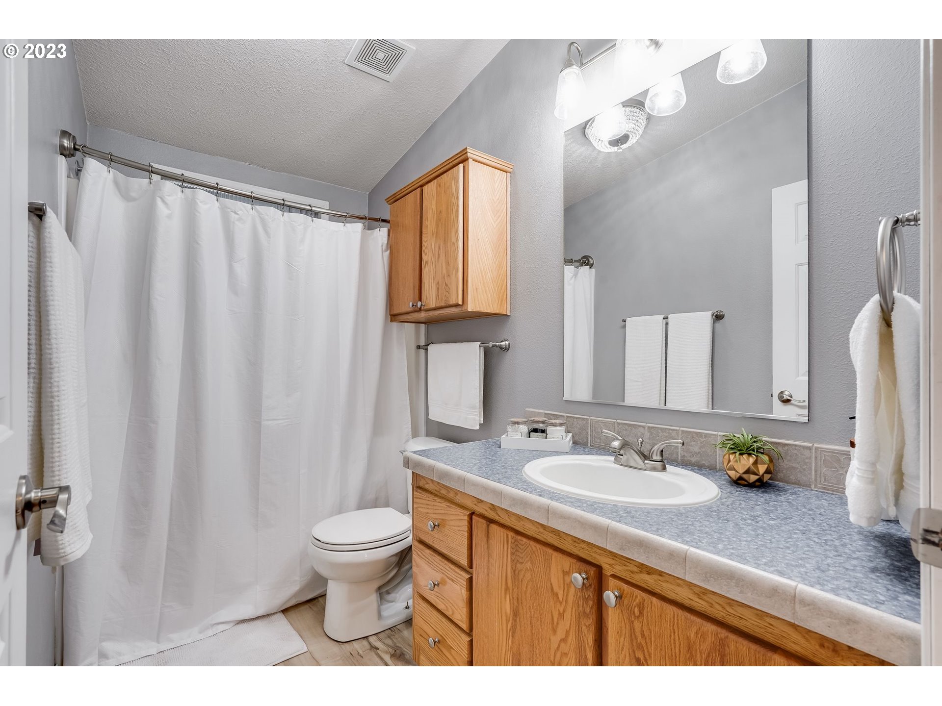 6 FAIRWAY DR