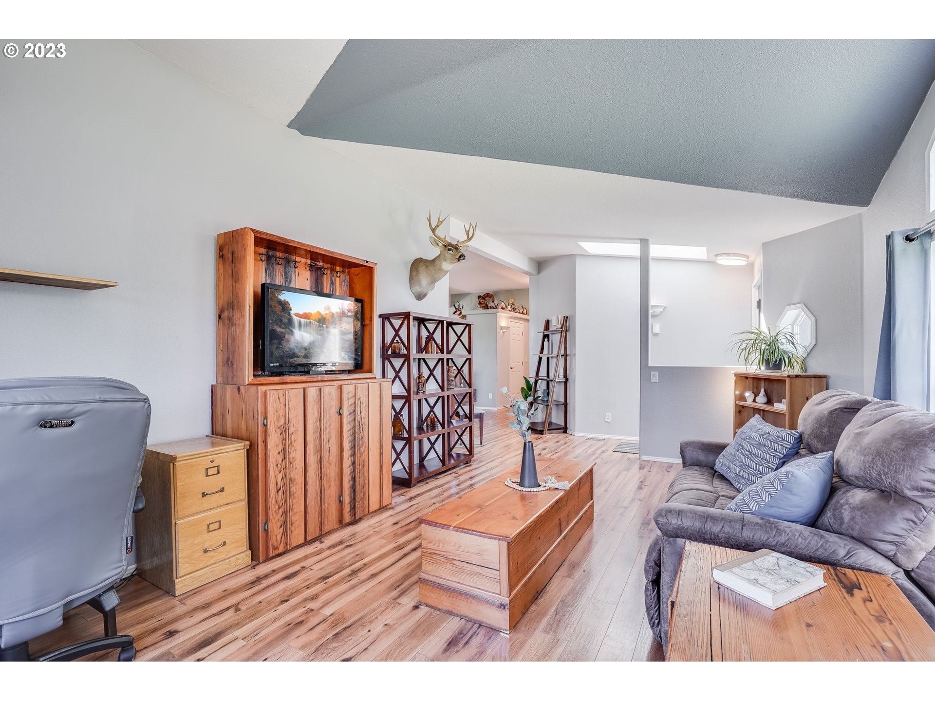 6 FAIRWAY DR