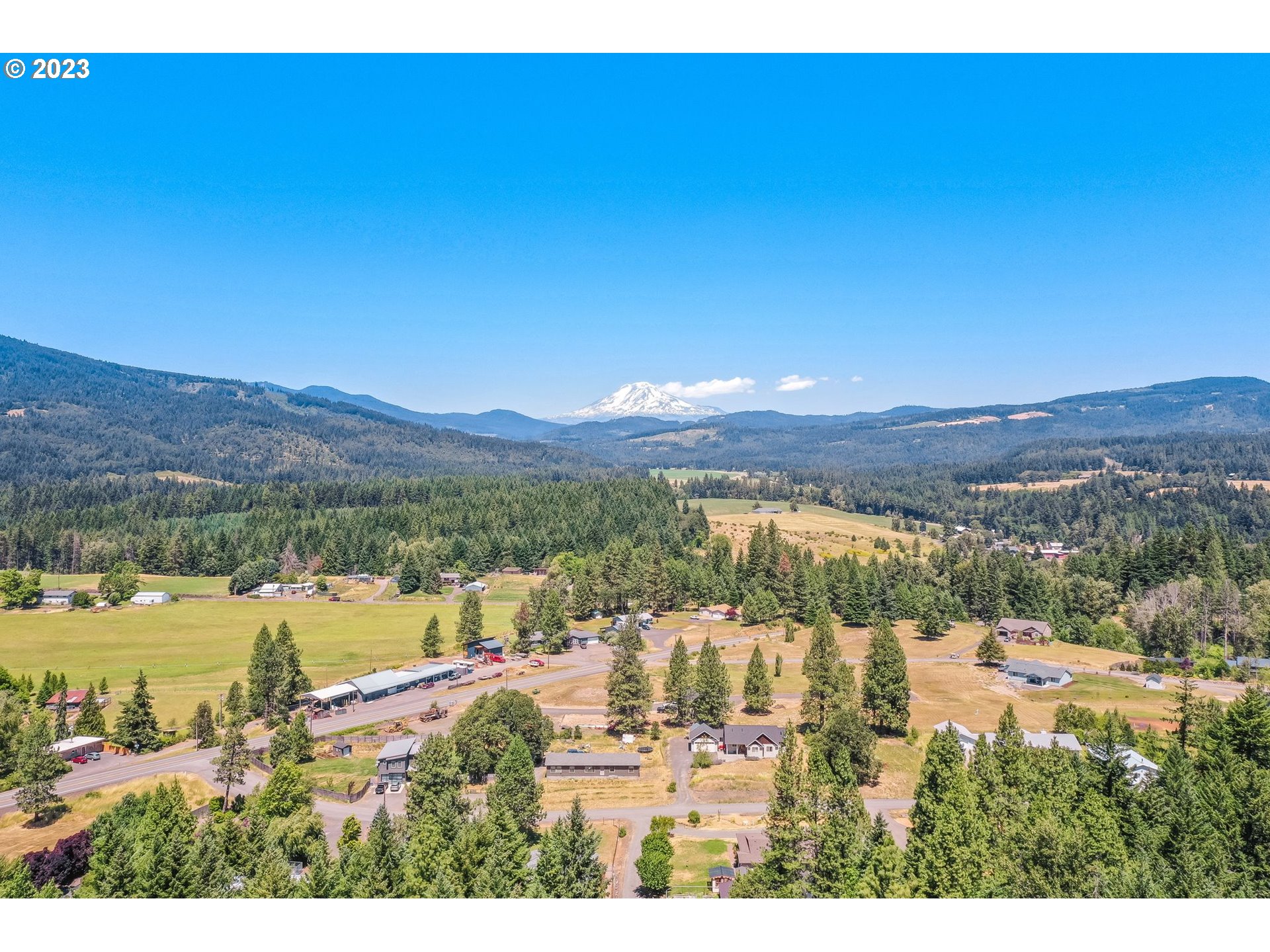 6 FAIRWAY DR