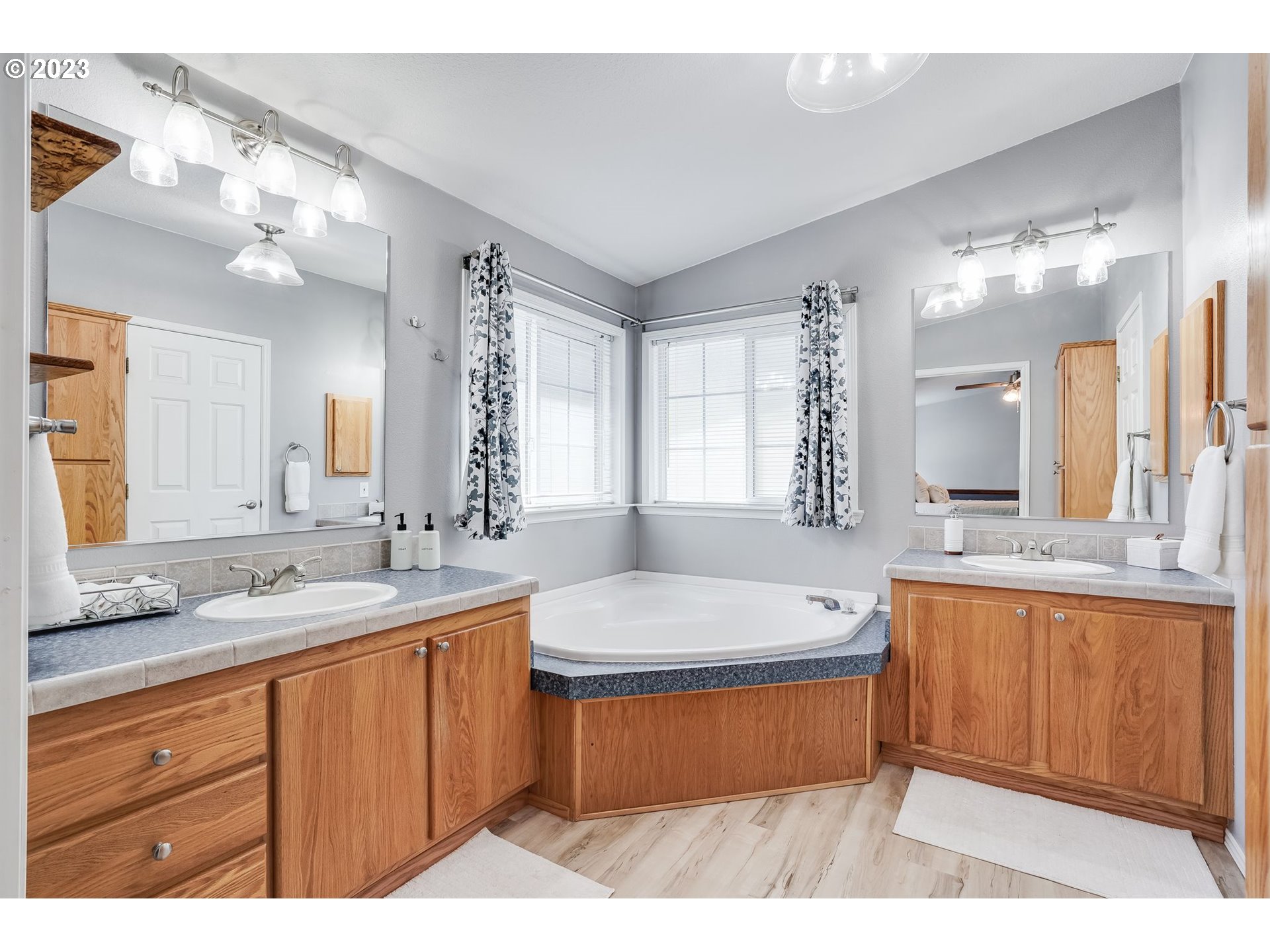 6 FAIRWAY DR