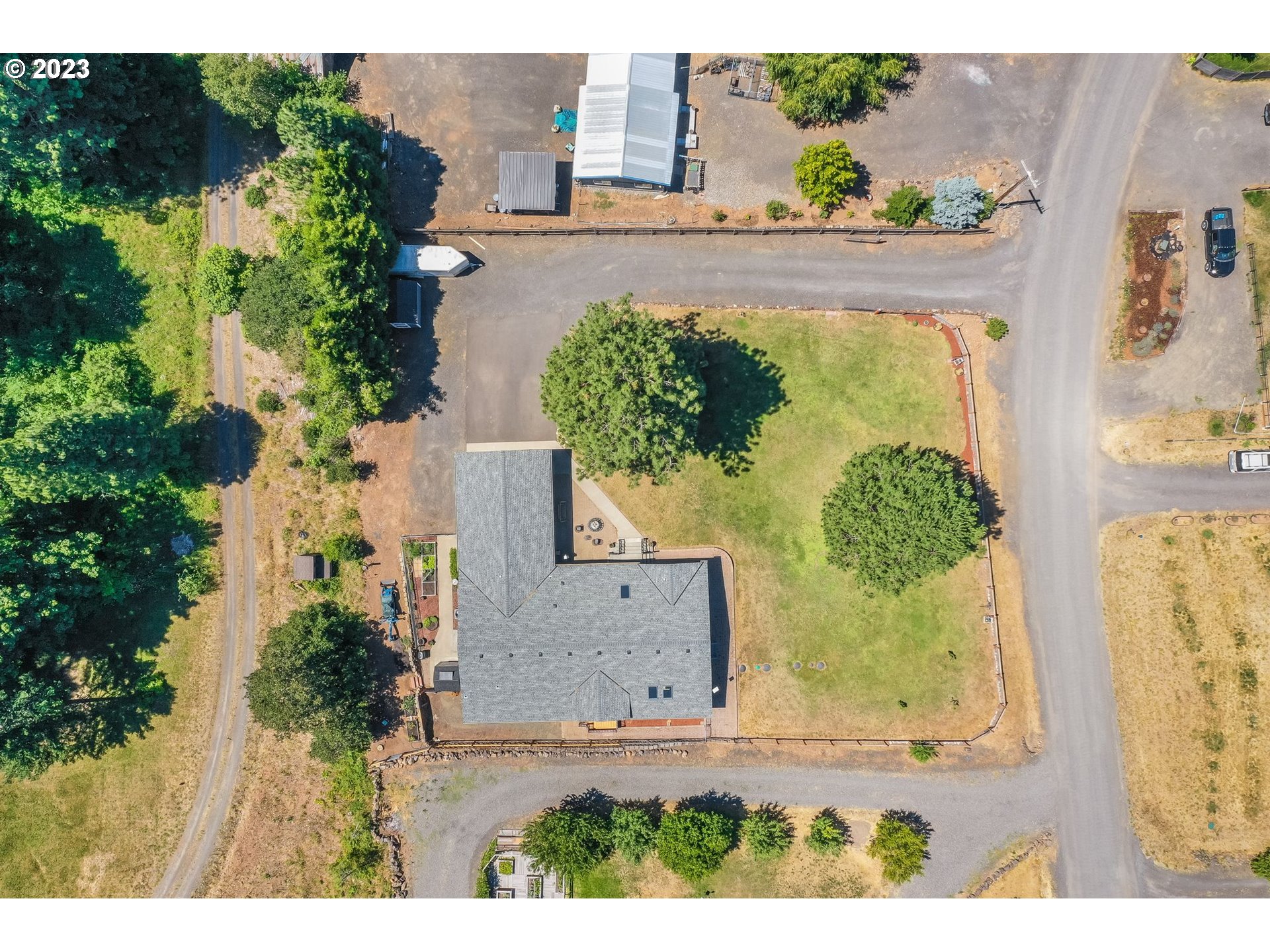6 FAIRWAY DR