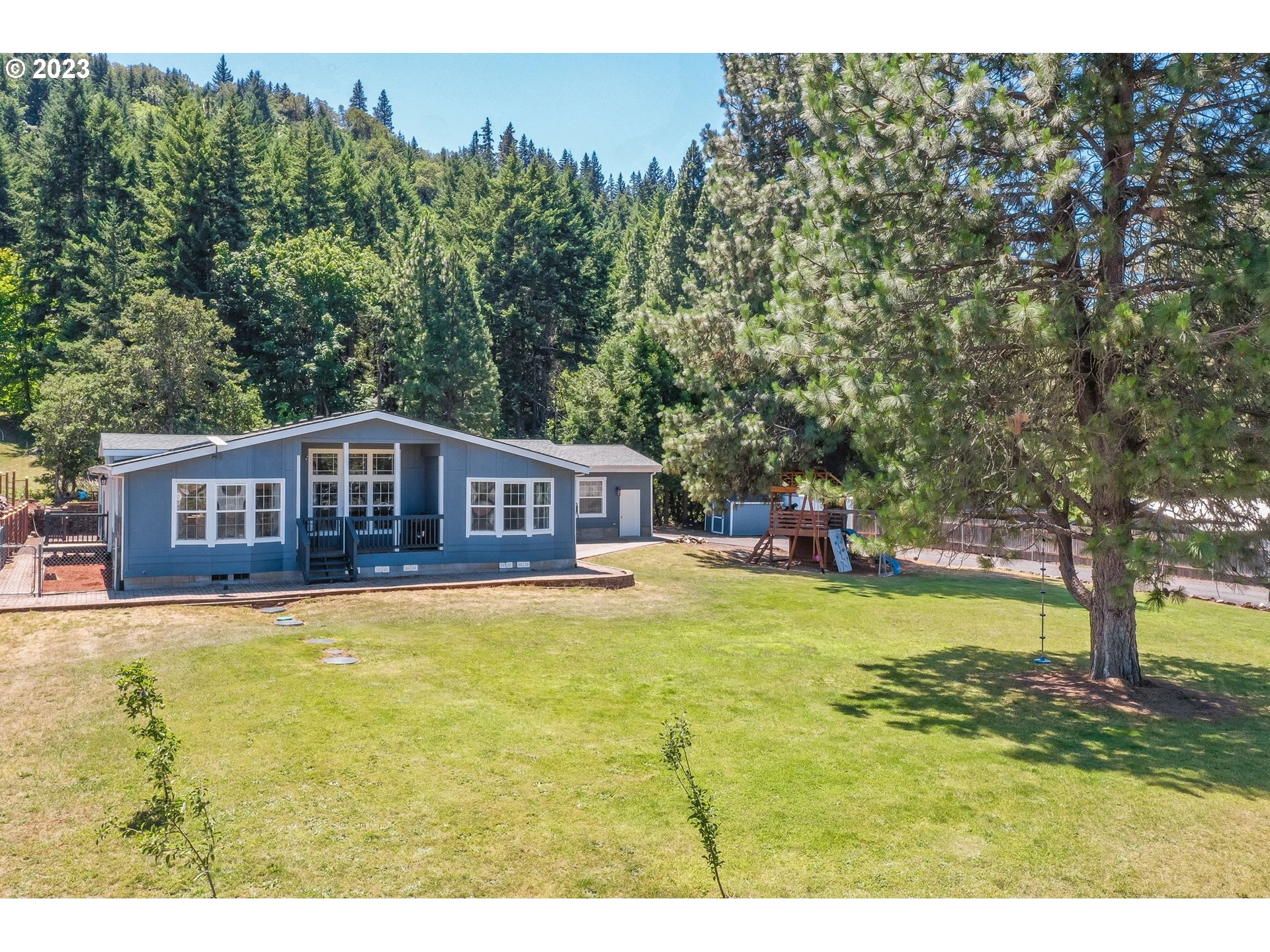 6 FAIRWAY DR