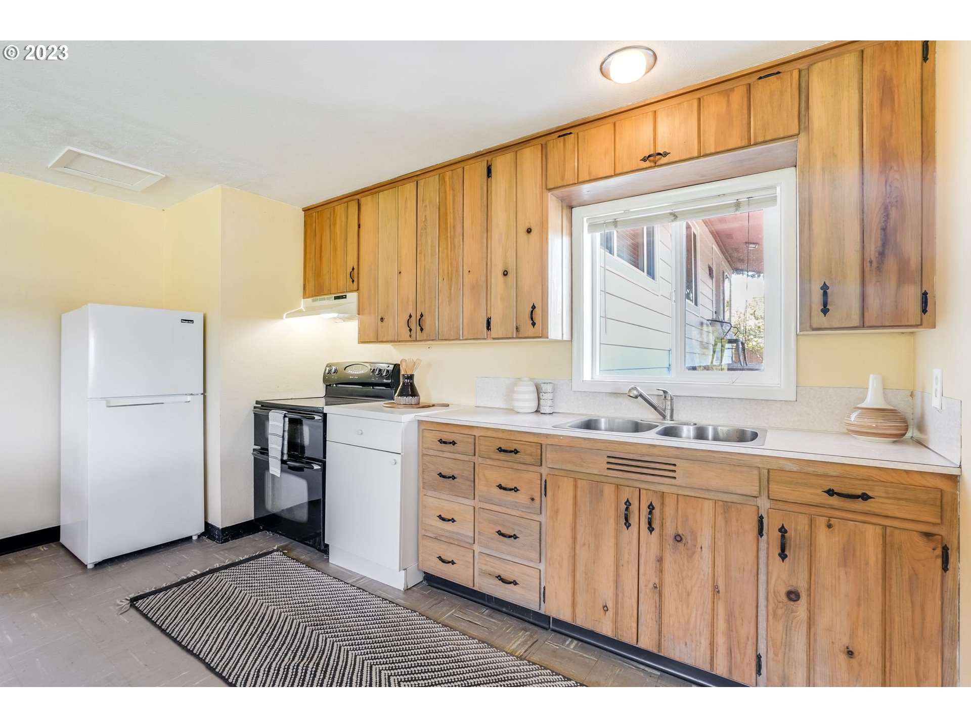 1175 NW BAKER DR