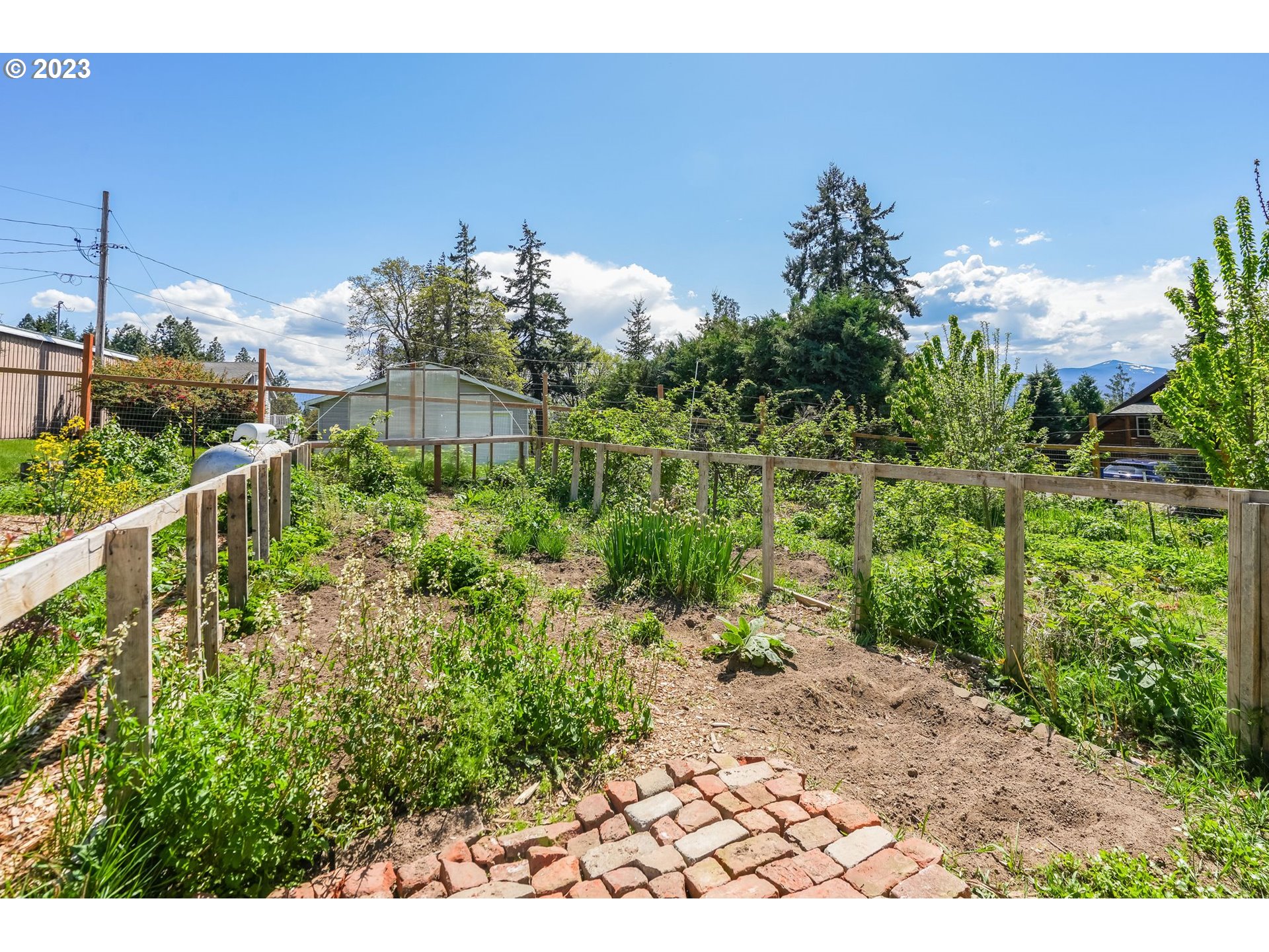 1175 NW BAKER DR