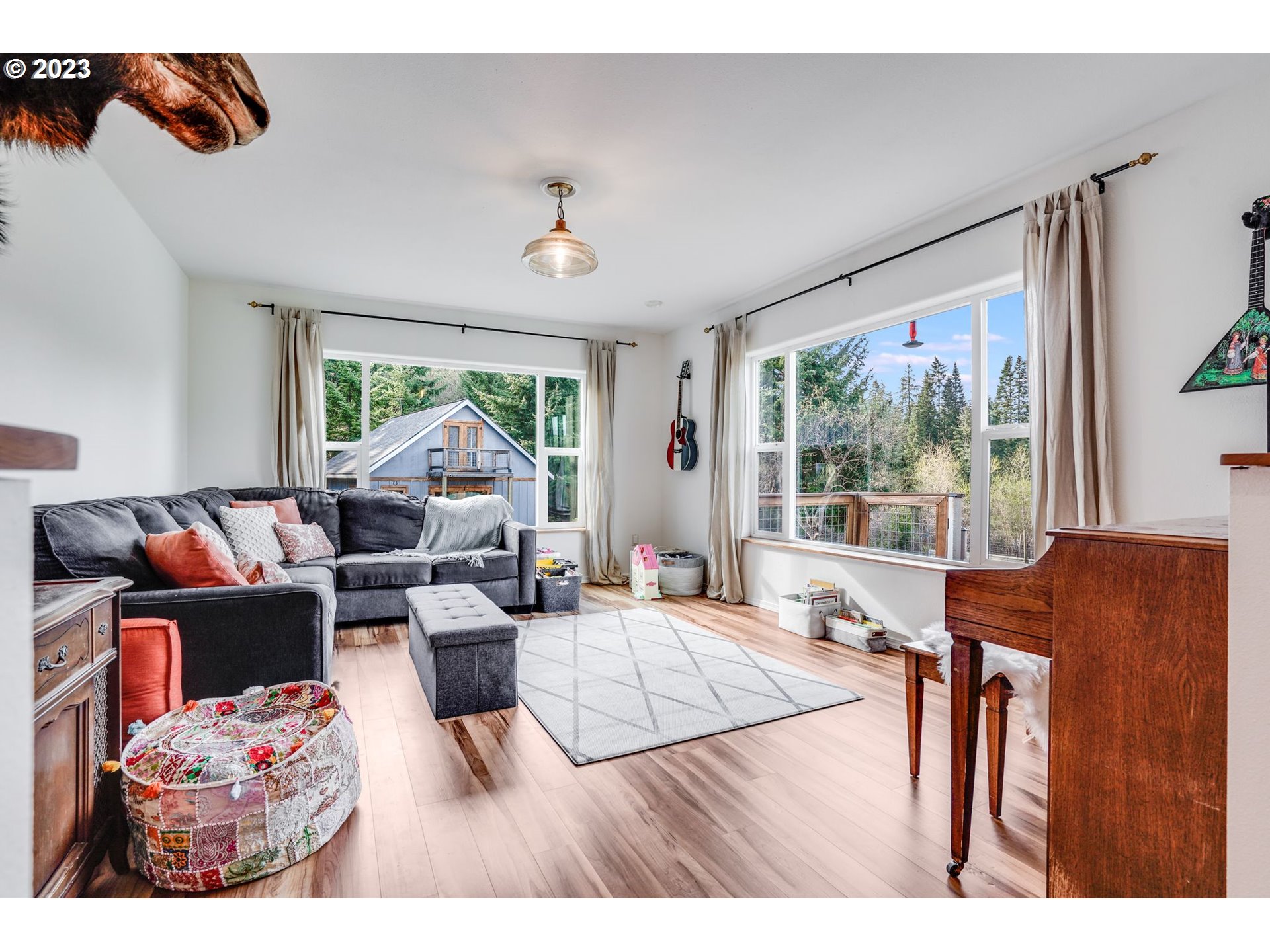 5 DAWN AVE