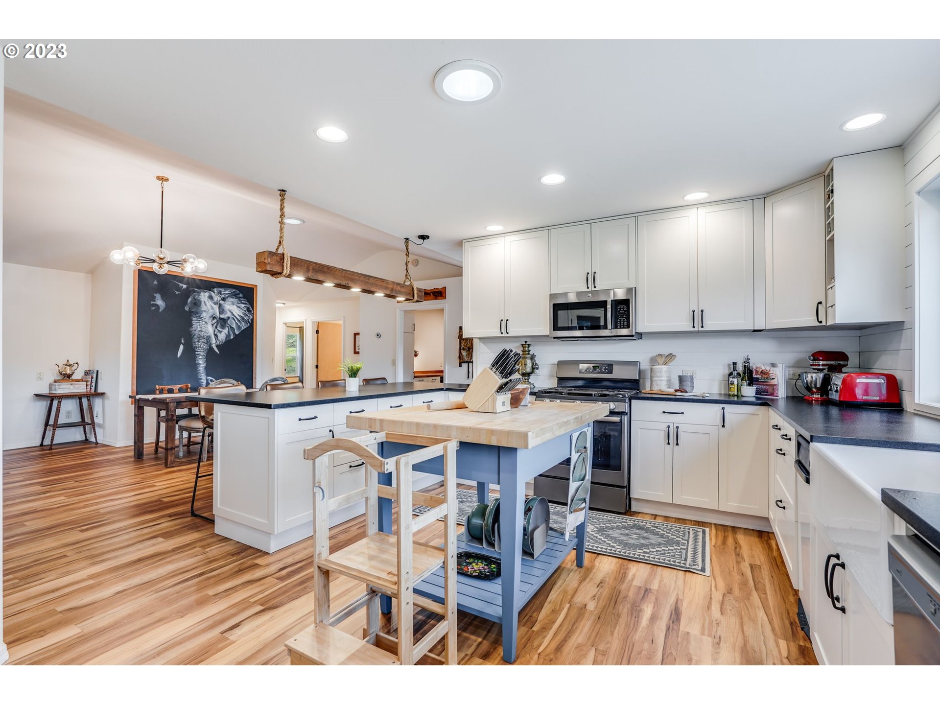 5 DAWN AVE