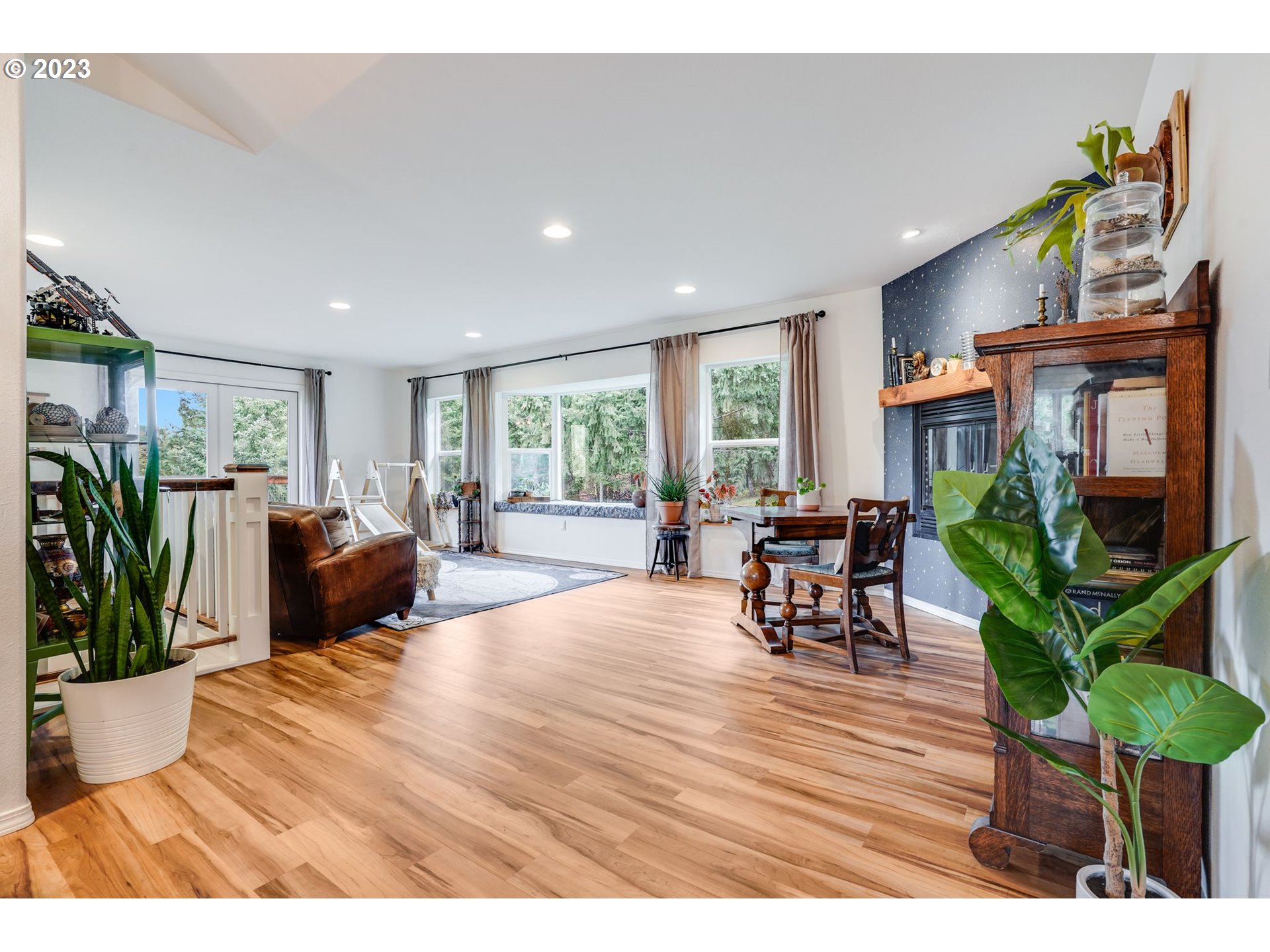 5 DAWN AVE