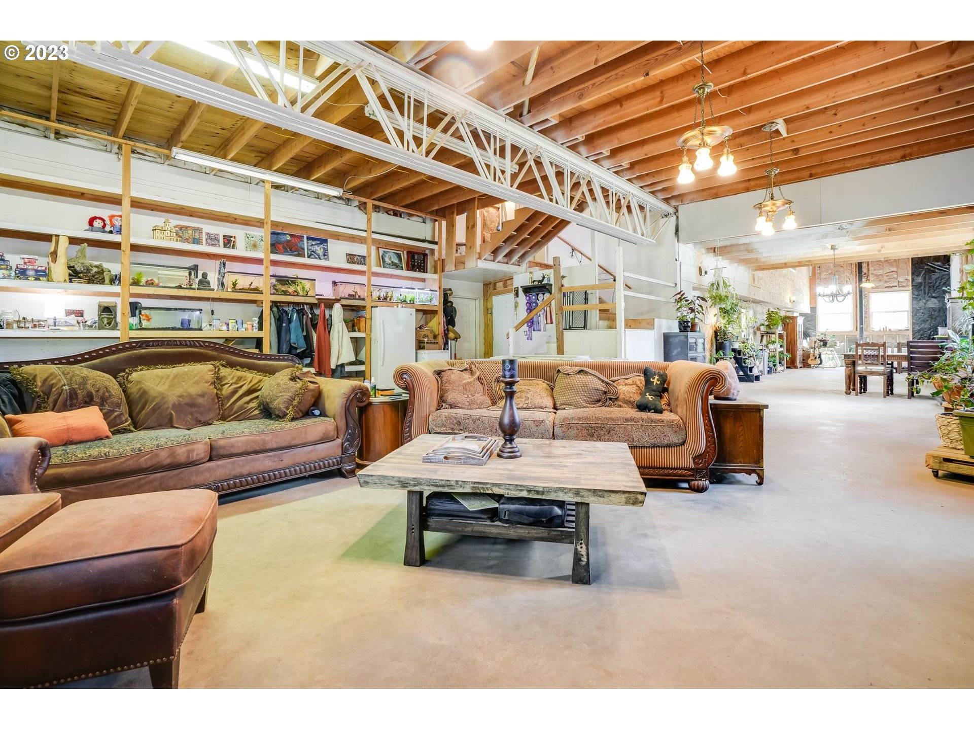 12 FOREST HILL LN