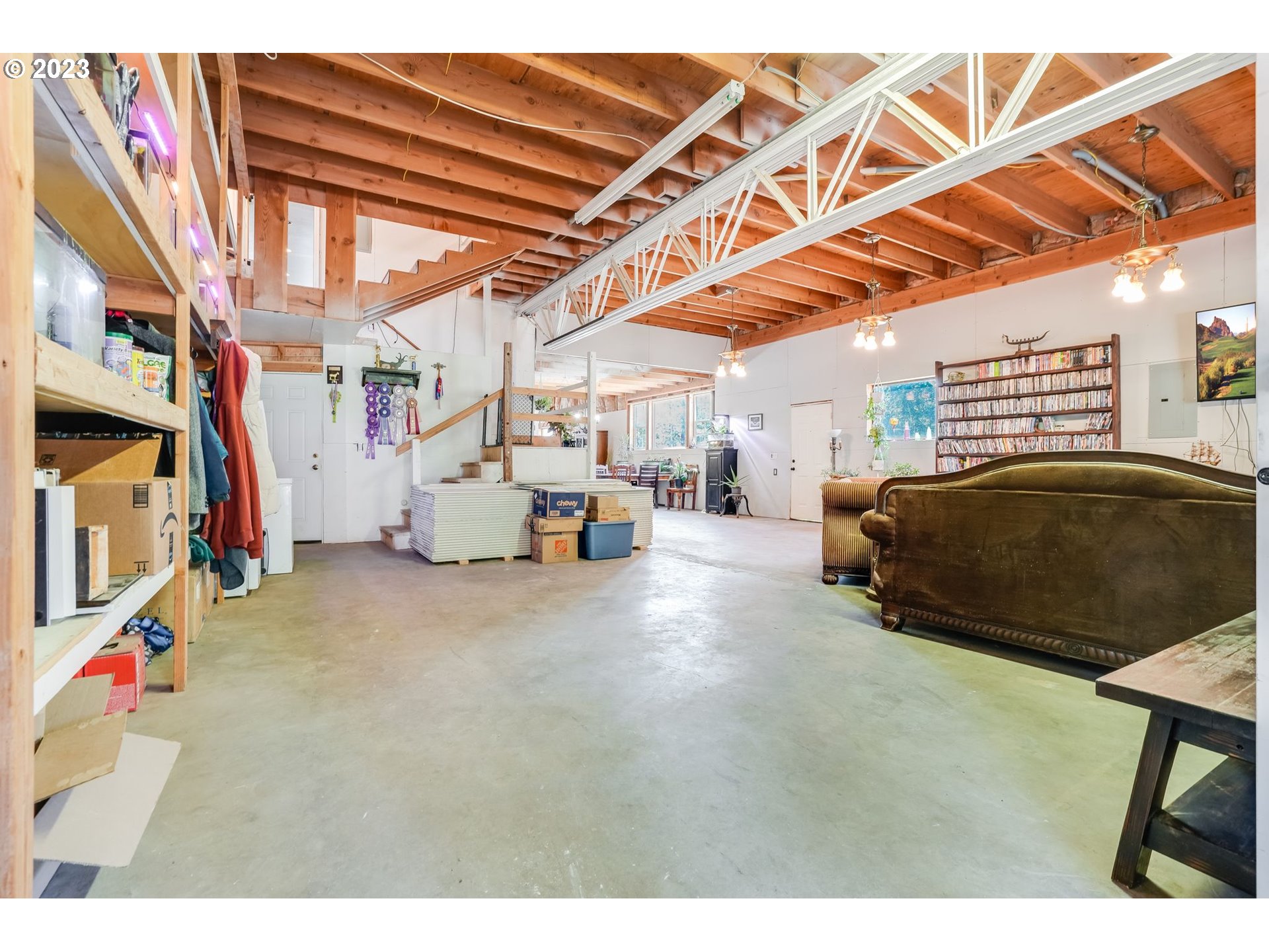 12 FOREST HILL LN