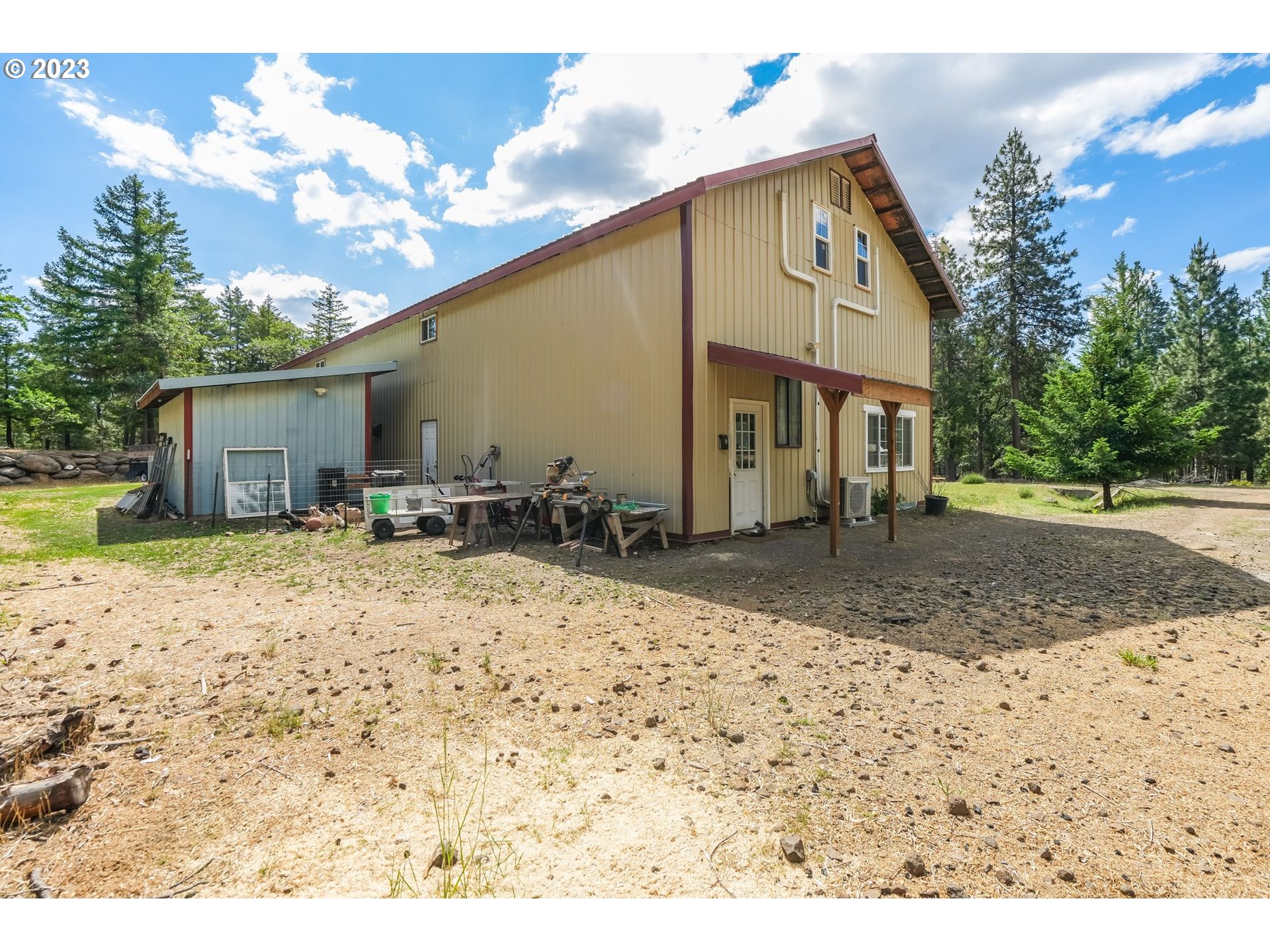 12 FOREST HILL LN
