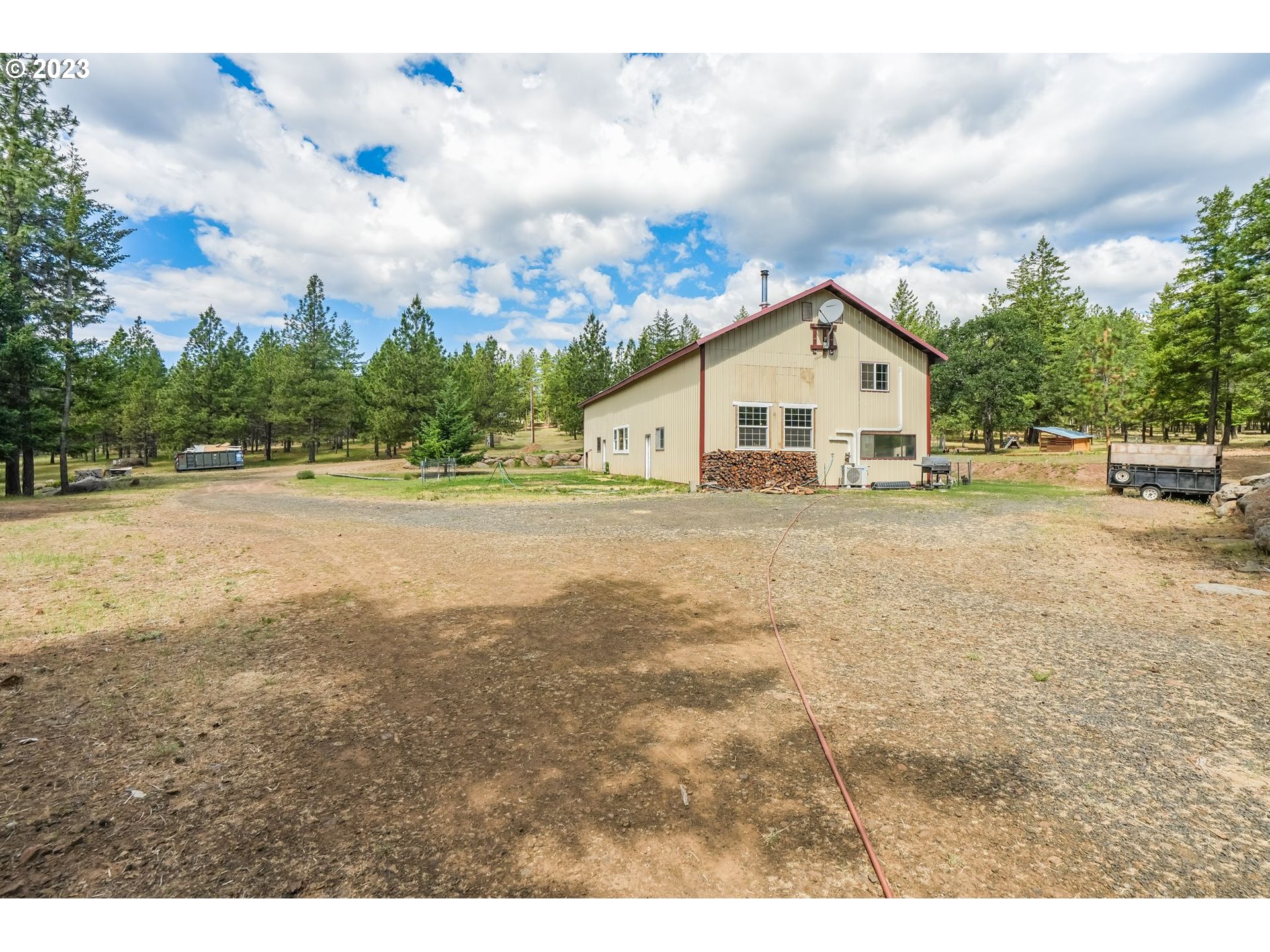 12 FOREST HILL LN