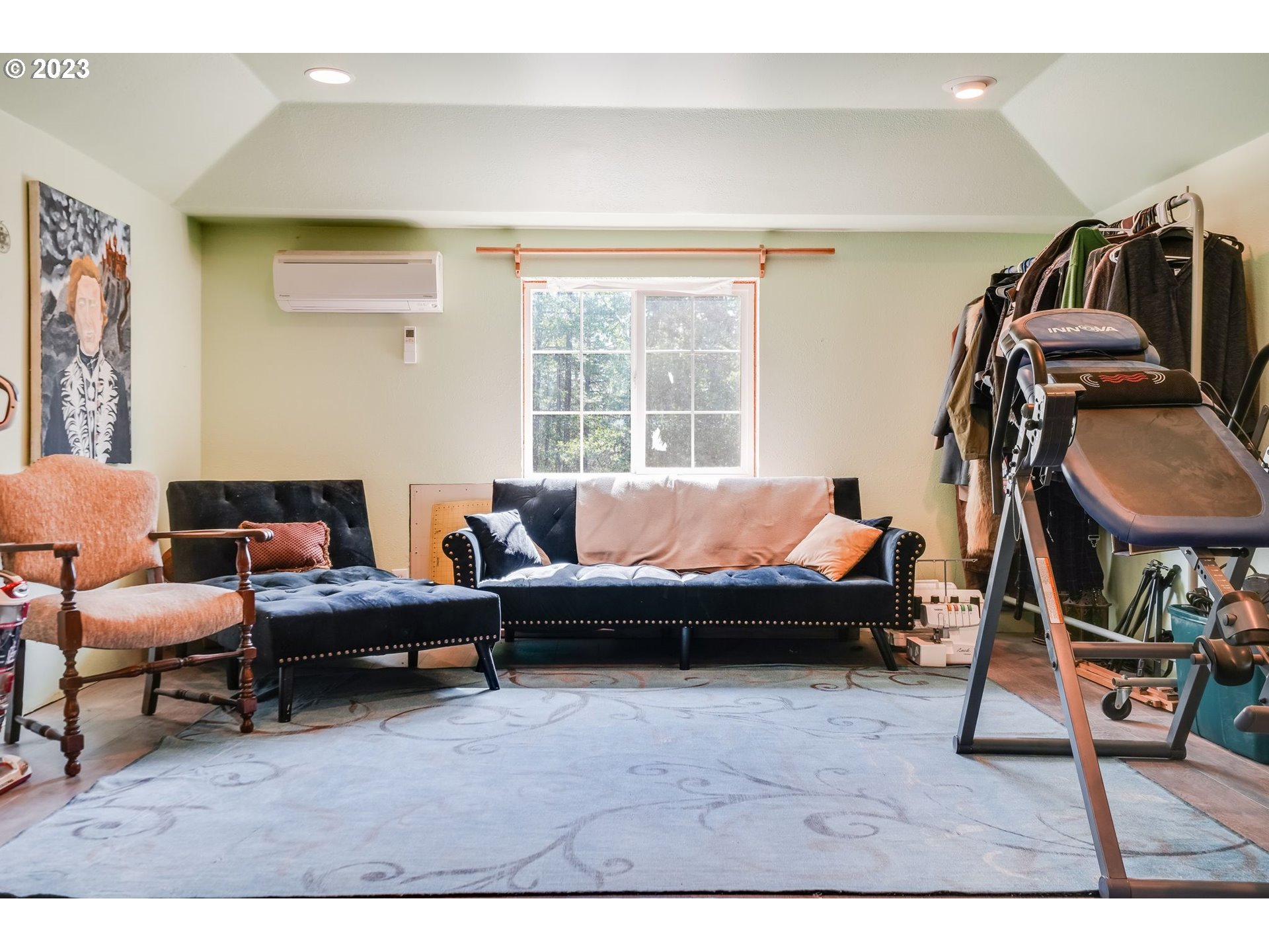 12 FOREST HILL LN
