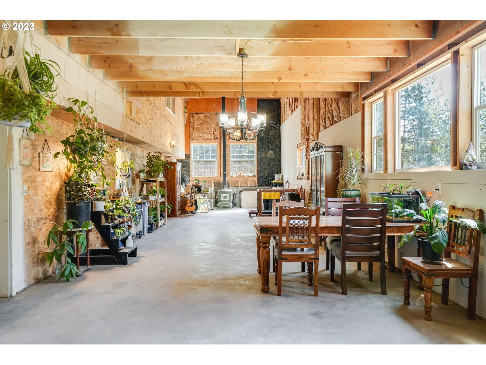 12 FOREST HILL LN