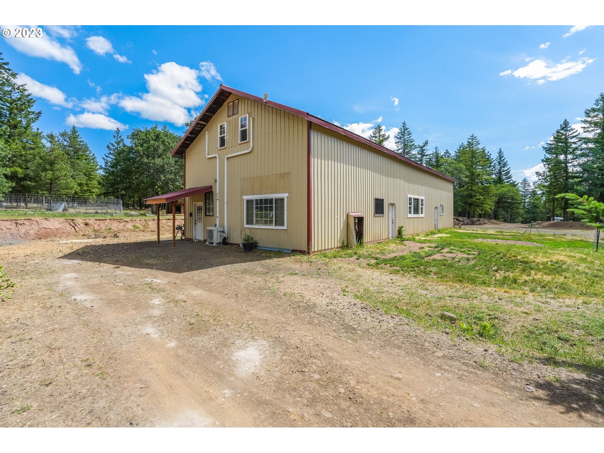 12 FOREST HILL LN