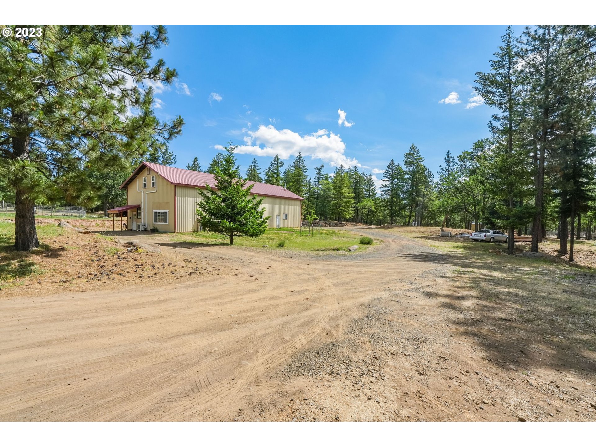 12 FOREST HILL LN