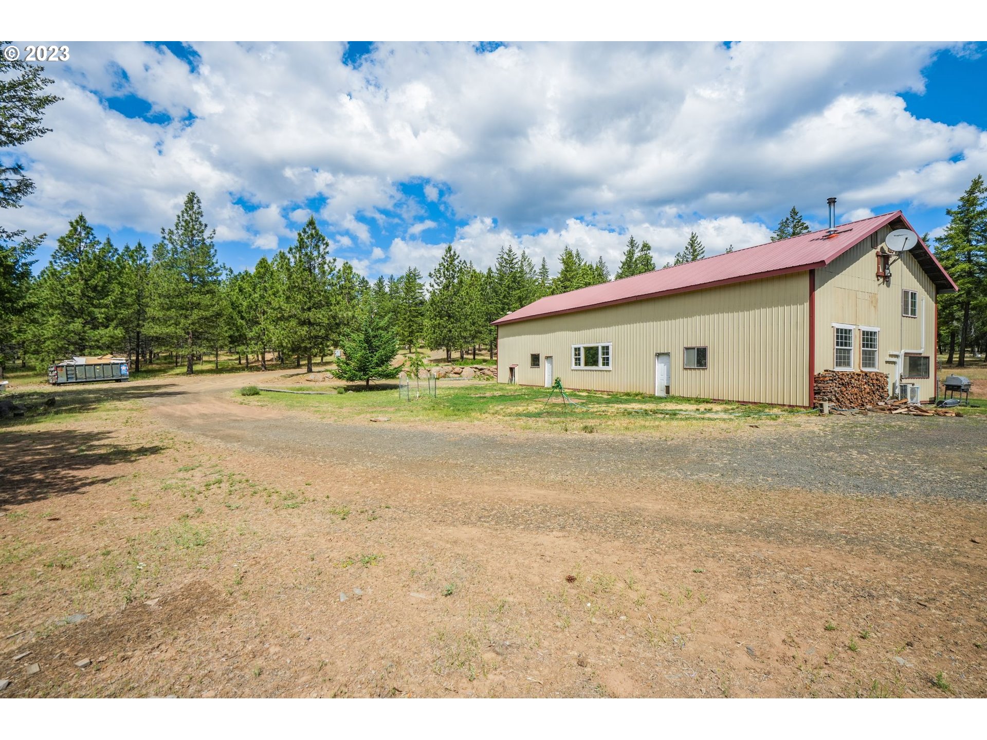 12 FOREST HILL LN