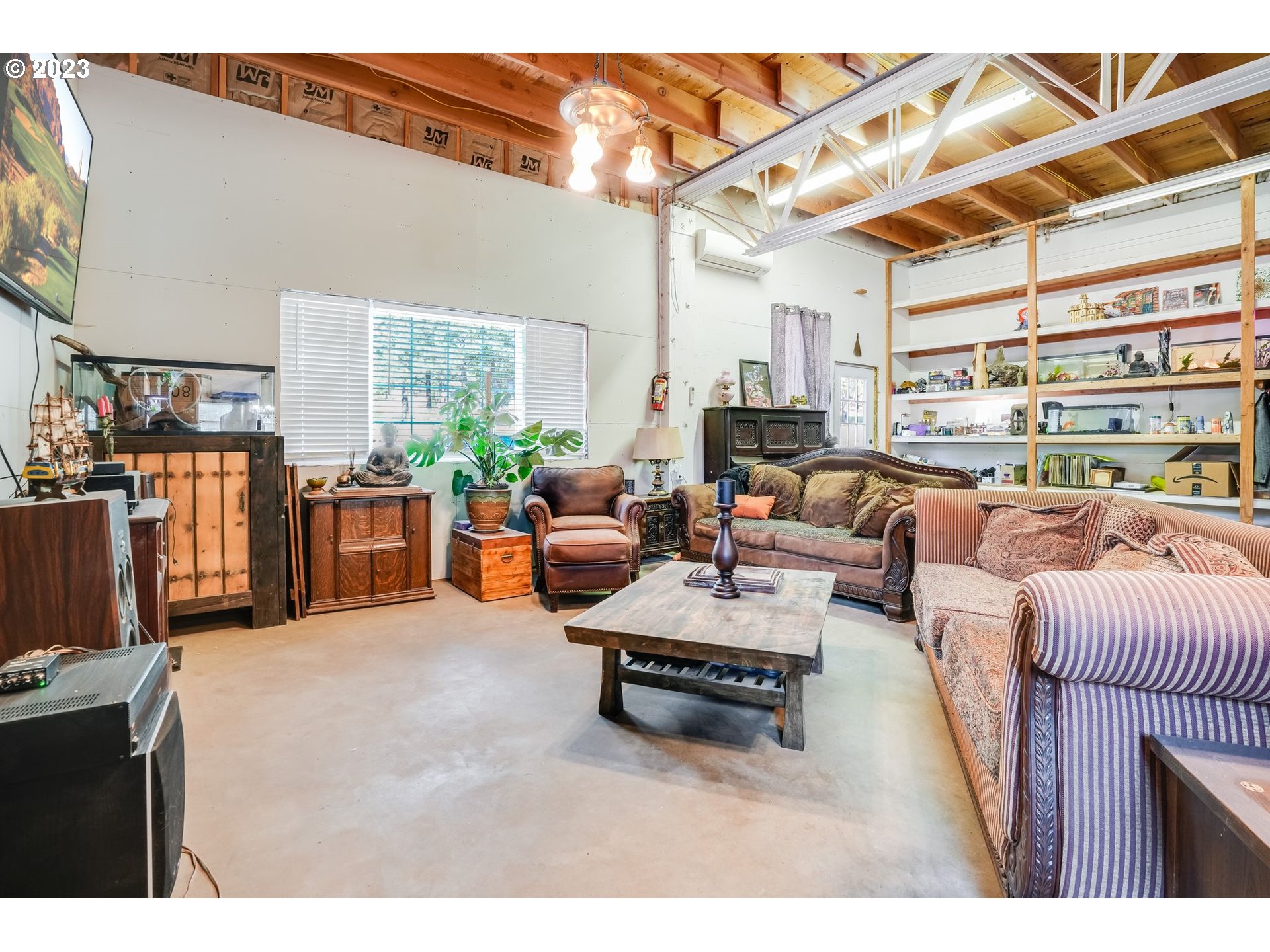 12 FOREST HILL LN