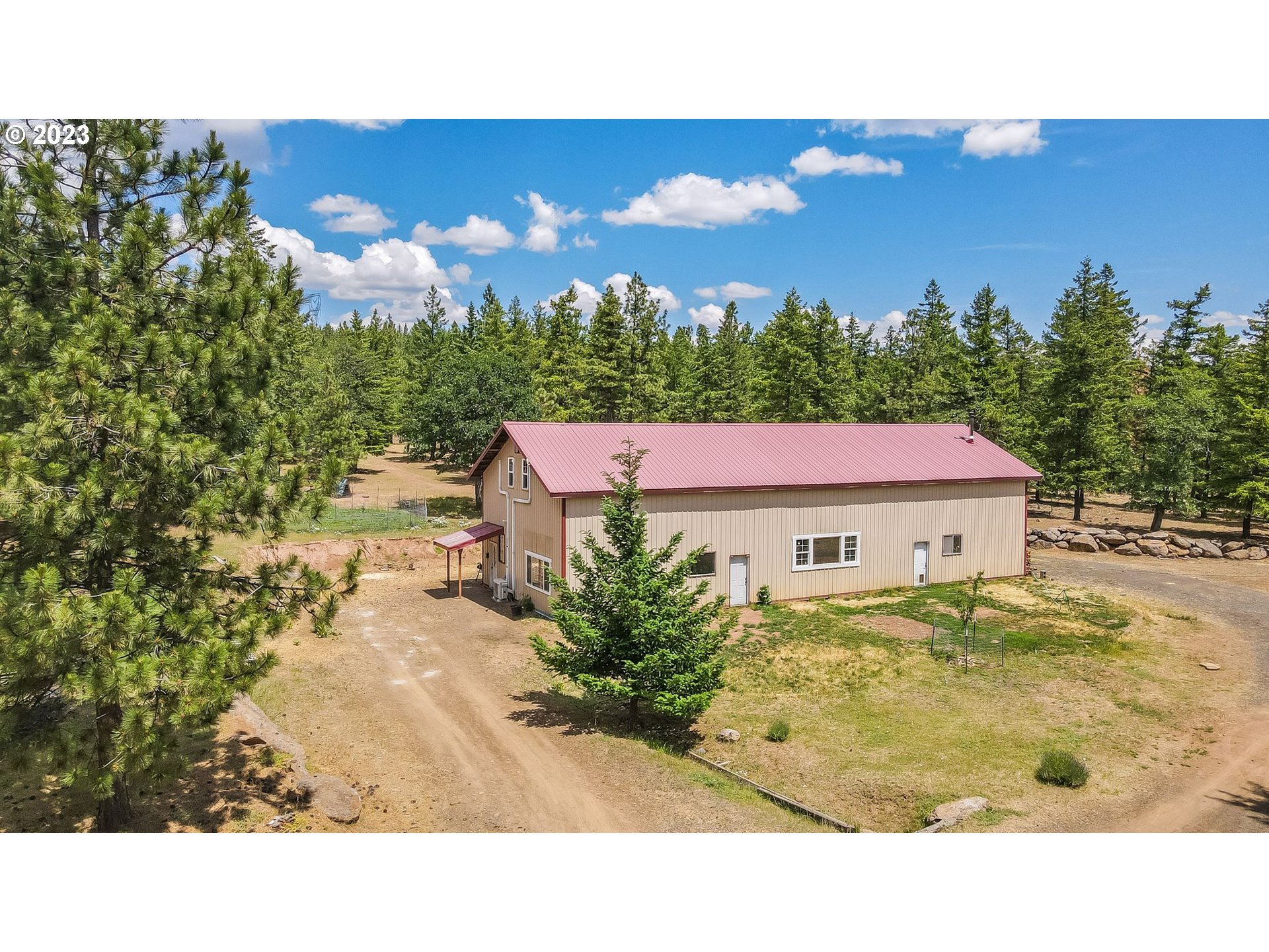 12 FOREST HILL LN
