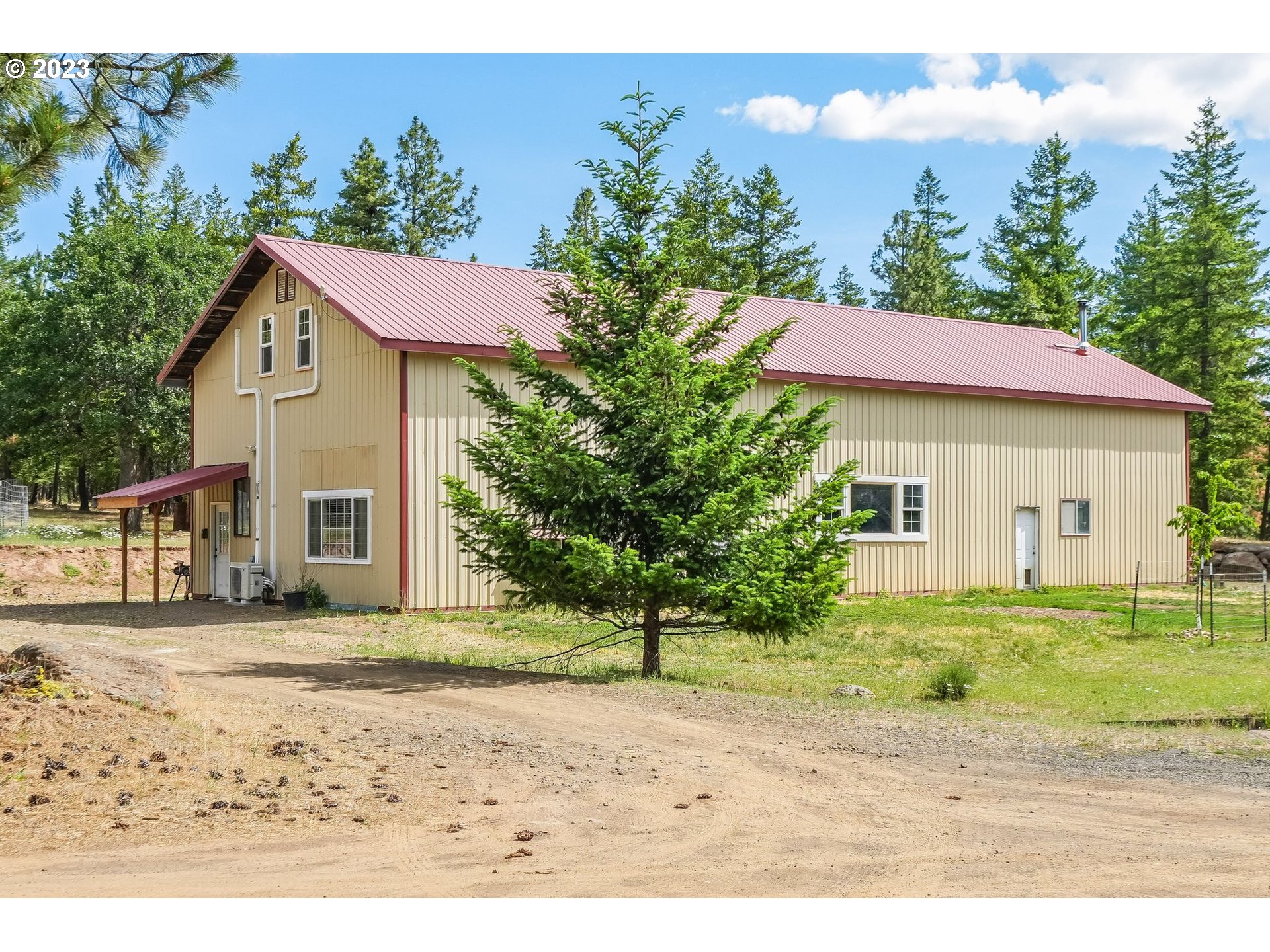 12 FOREST HILL LN