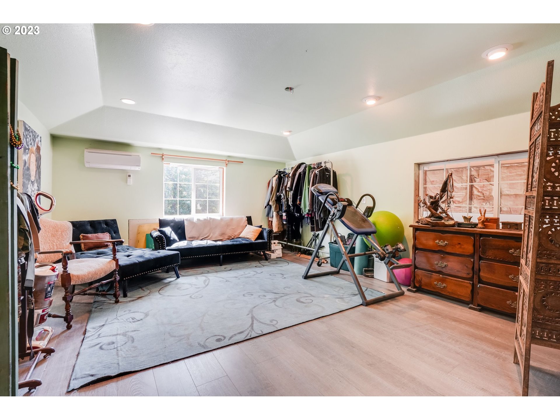 12 FOREST HILL LN