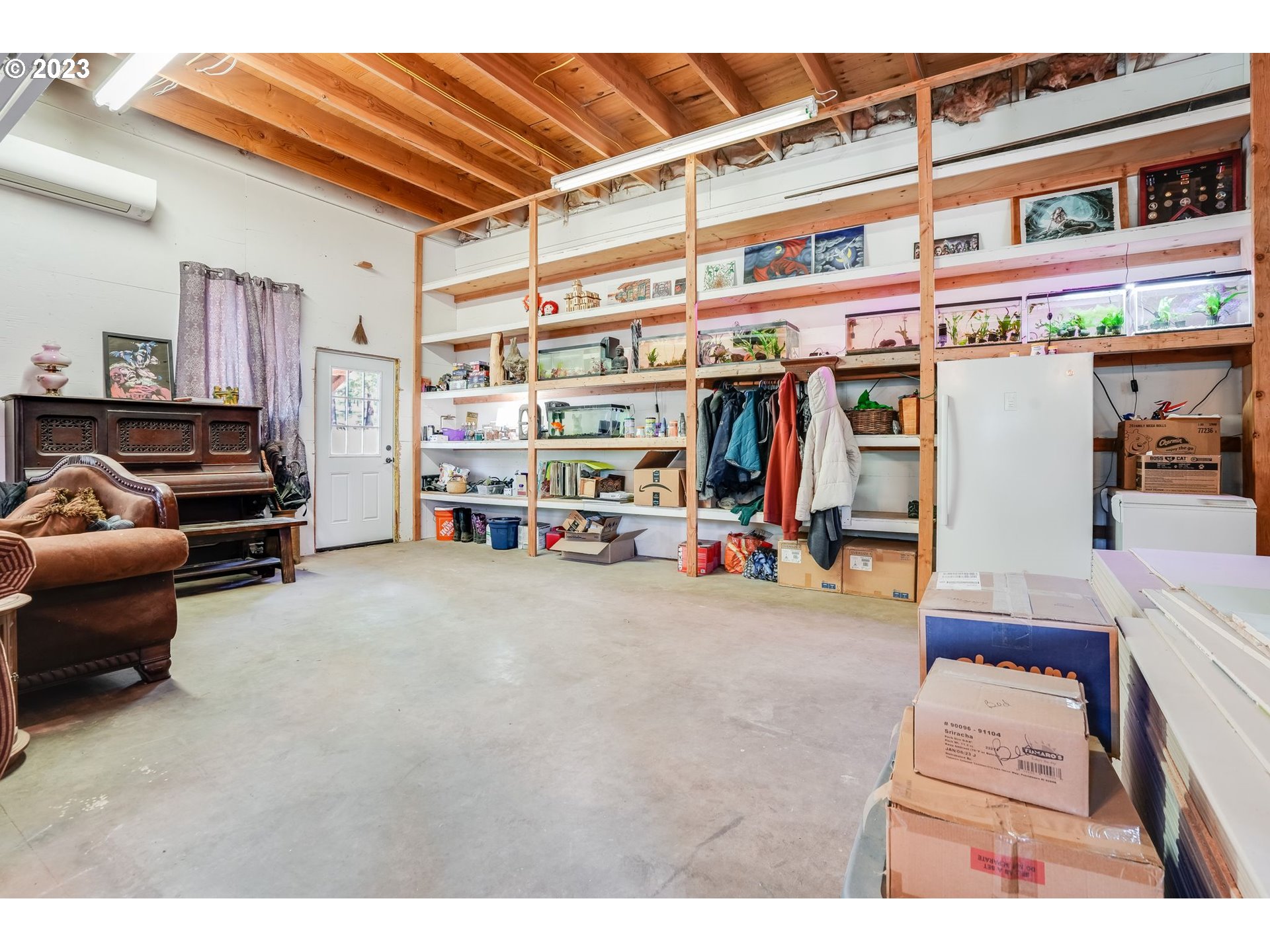 12 FOREST HILL LN