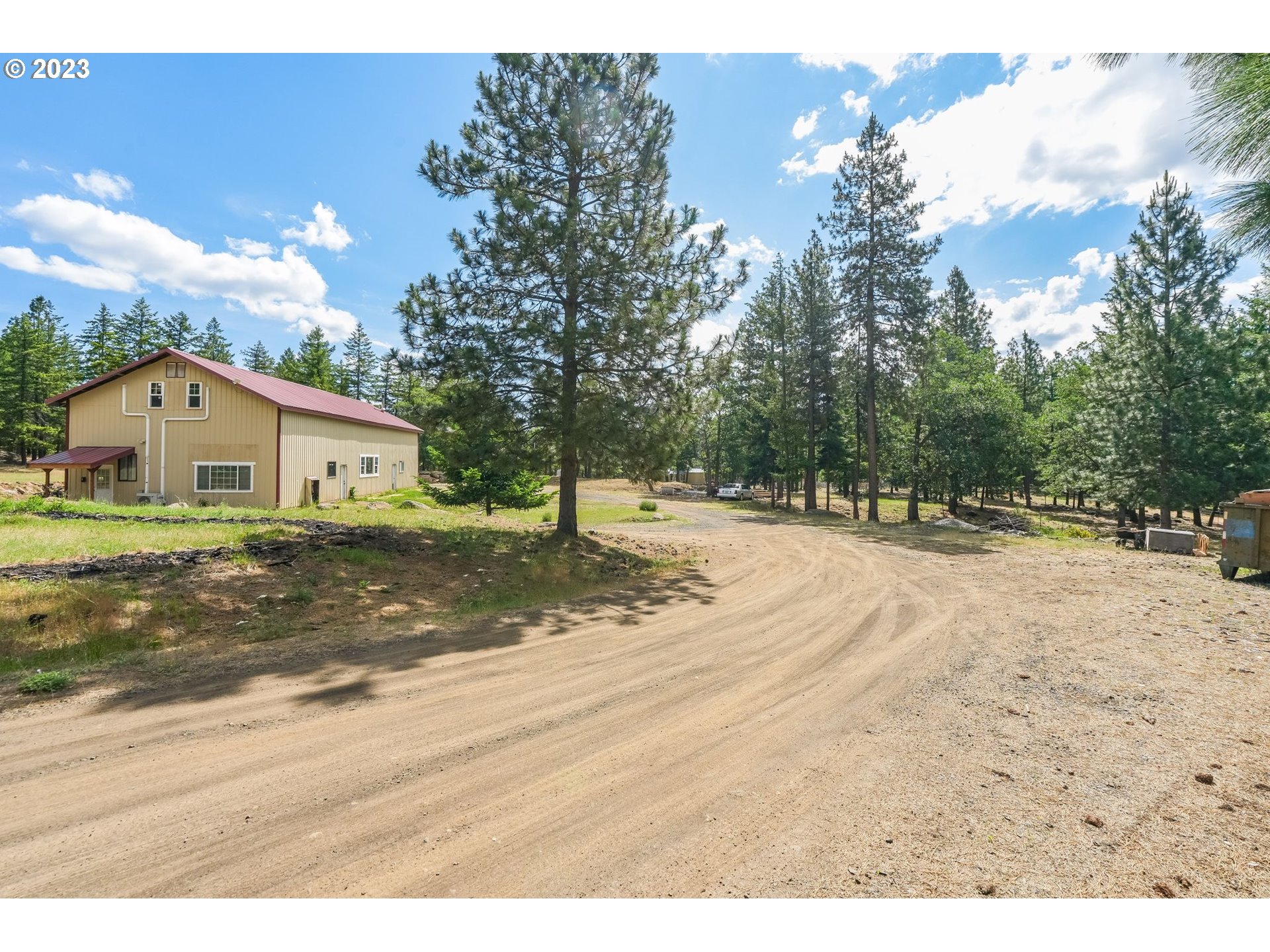 12 FOREST HILL LN